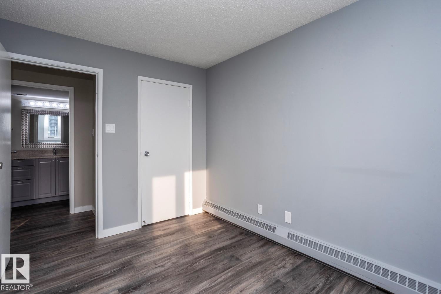https://zimg.paragon.ice.com/ParagonImages/Property/PM/RAE/225380421/19/0/0/daf4e11ab9f2f6596e51b3cf53ffd68c/1/de7e94f2956d01401191257fc87751c5/225380421-04ef2f21-d444-40e9-a0db-833ce4cf0649.JPG