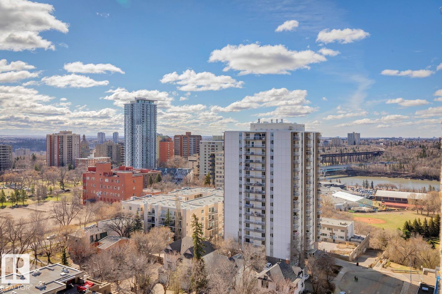 https://zimg.paragon.ice.com/ParagonImages/Property/PM/RAE/225380421/29/0/0/8a1b7c4a071e48b2bf5f54c693c5cd4f/1/de7e94f2956d01401191257fc87751c5/225380421-7a2b7bbe-9faa-44ee-8eee-4d7c0952ba62.JPG