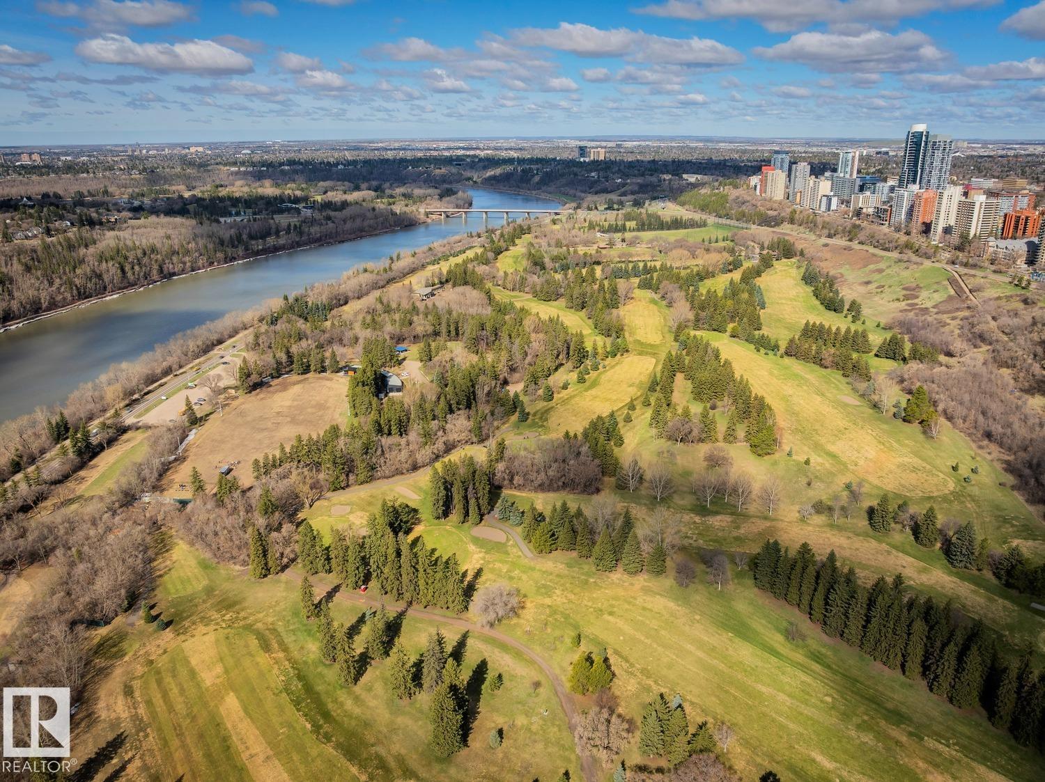 https://zimg.paragon.ice.com/ParagonImages/Property/PM/RAE/225380421/57/0/0/aa0ae7cfb4281256cc3ac74fbb993f5d/1/de7e94f2956d01401191257fc87751c5/225380421-fd7b8e8a-da18-4322-bf39-2112dce01013.JPG