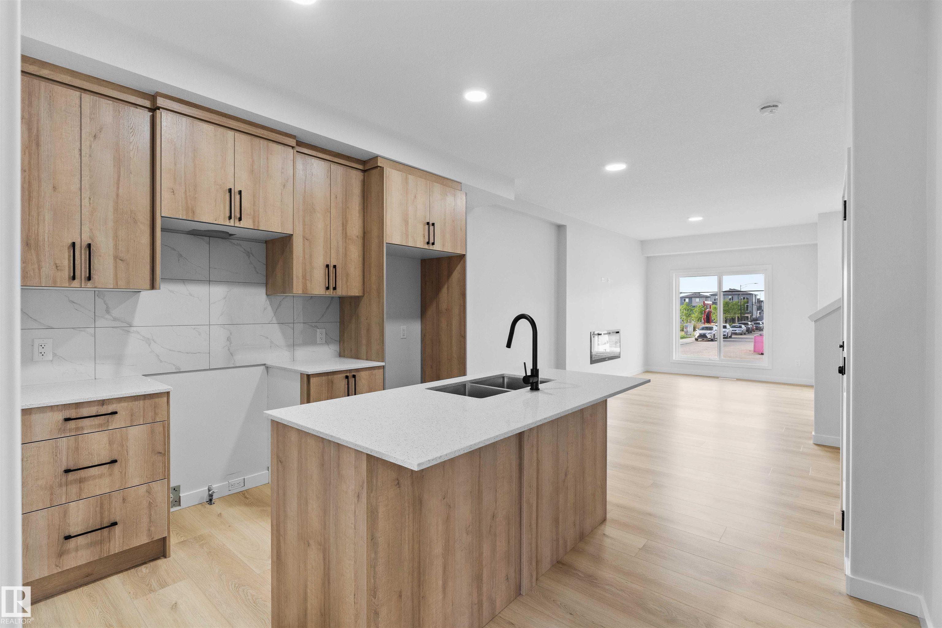 Picture for 6373 KING WD SW