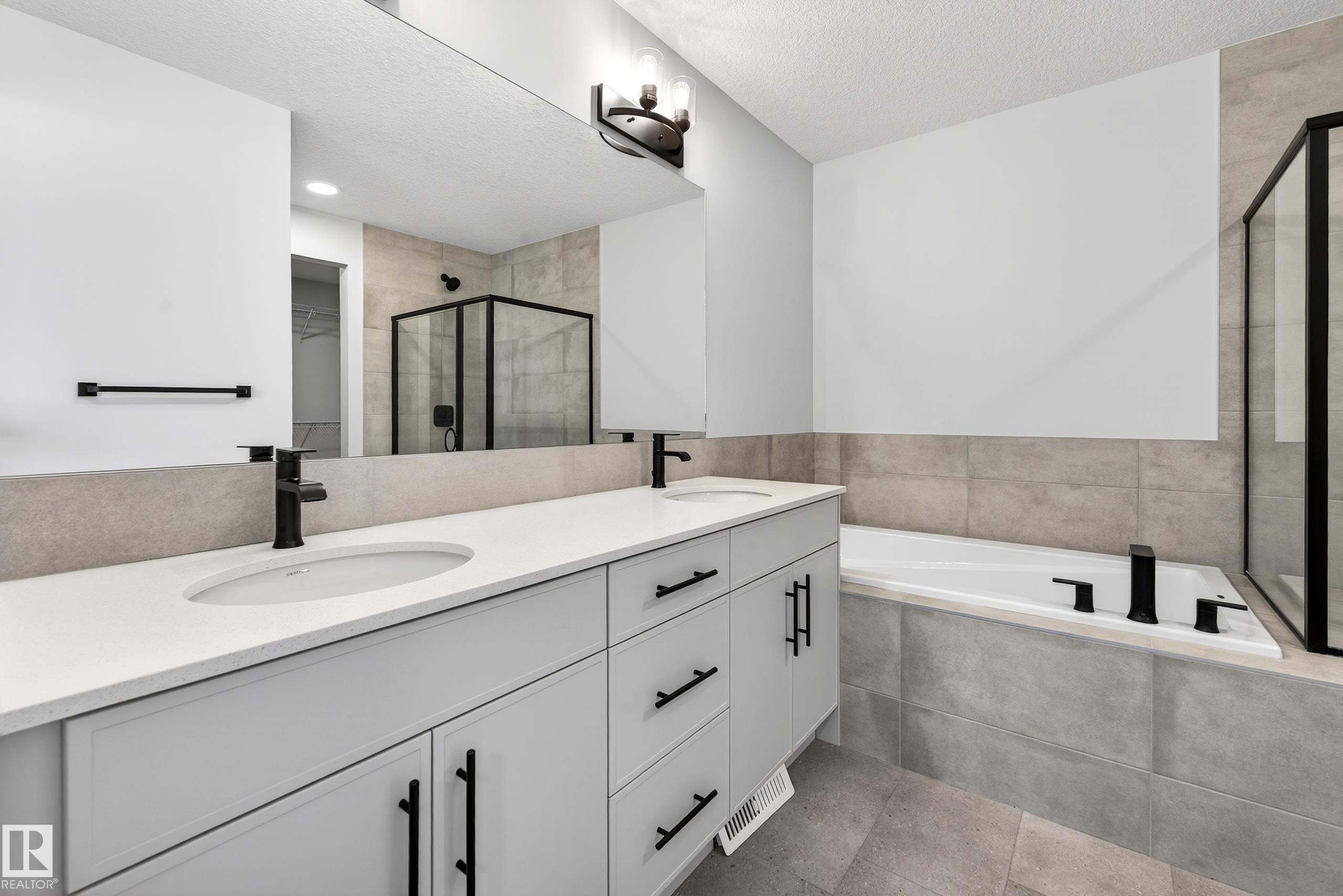 https://zimg.paragon.ice.com/ParagonImages/Property/PM/RAE/225380831/26/0/0/4cbb7a7e5cd67876e59738caf324c939/1/df60a02058acf35a52ce57cff278f0a9/225380831-57d24e0f-4127-42b2-95bc-7359945e6101.JPG