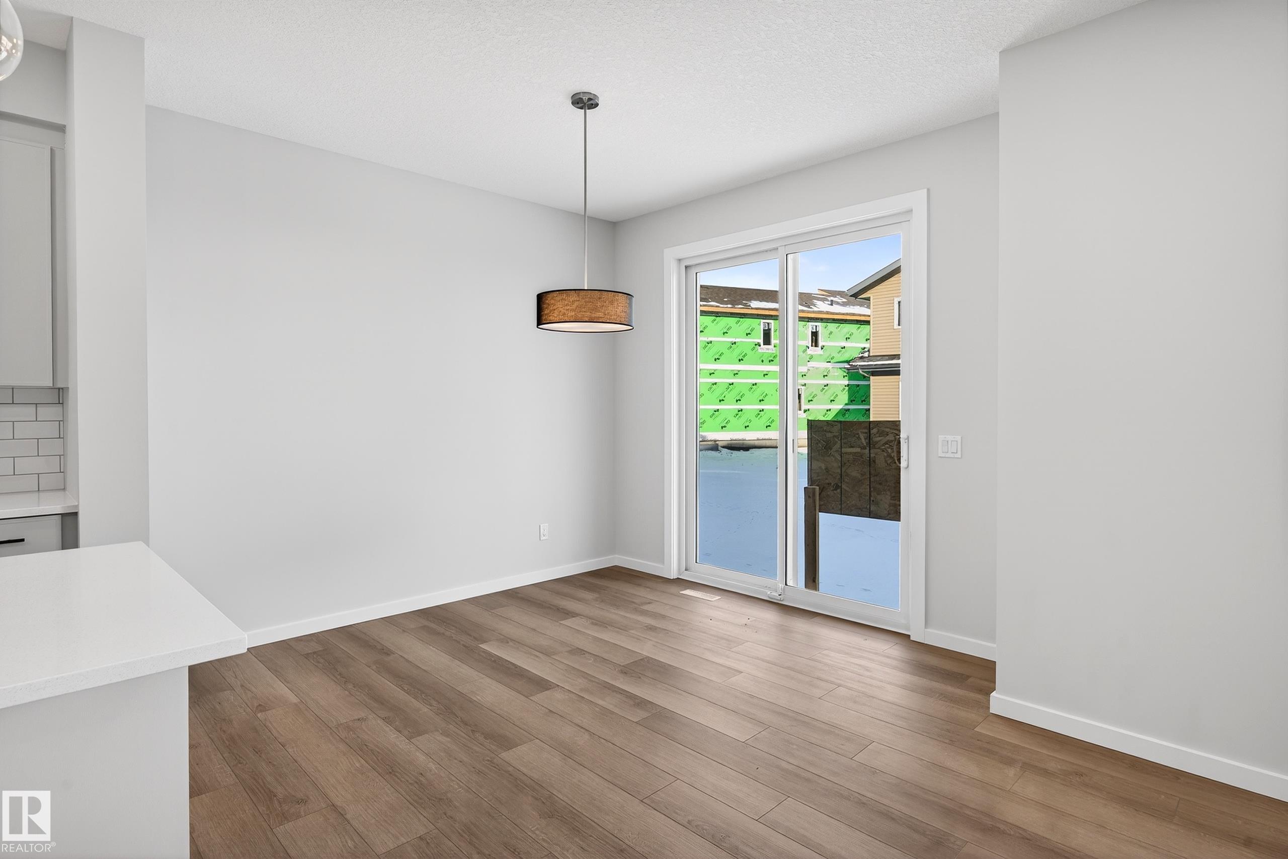 https://zimg.paragon.ice.com/ParagonImages/Property/PM/RAE/225380831/8/0/0/7af83407c28d0522cb05cc7beaa7eb60/1/df60a02058acf35a52ce57cff278f0a9/225380831-2faa87f9-e87e-4d1f-b53f-dd406108589d.JPG