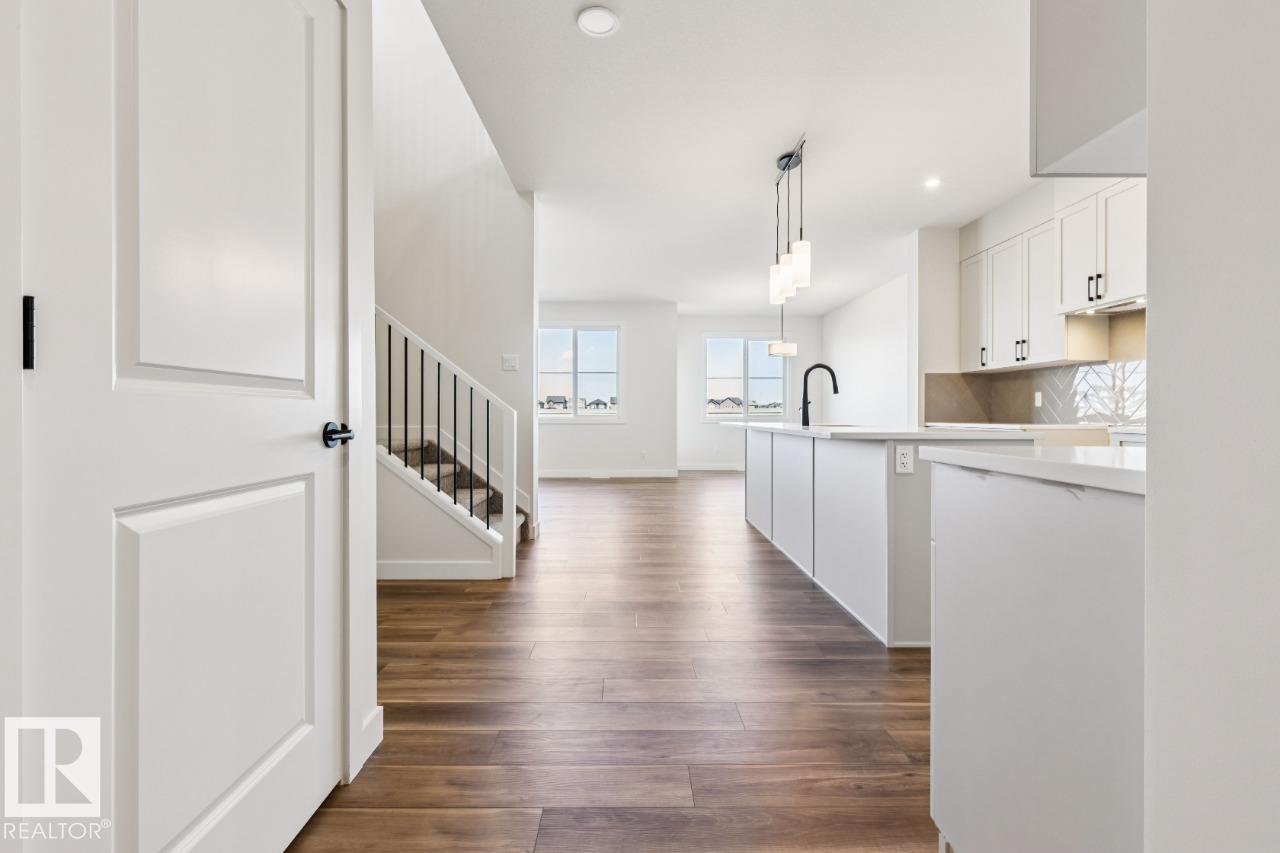 Picture for 22376 90 AV NW