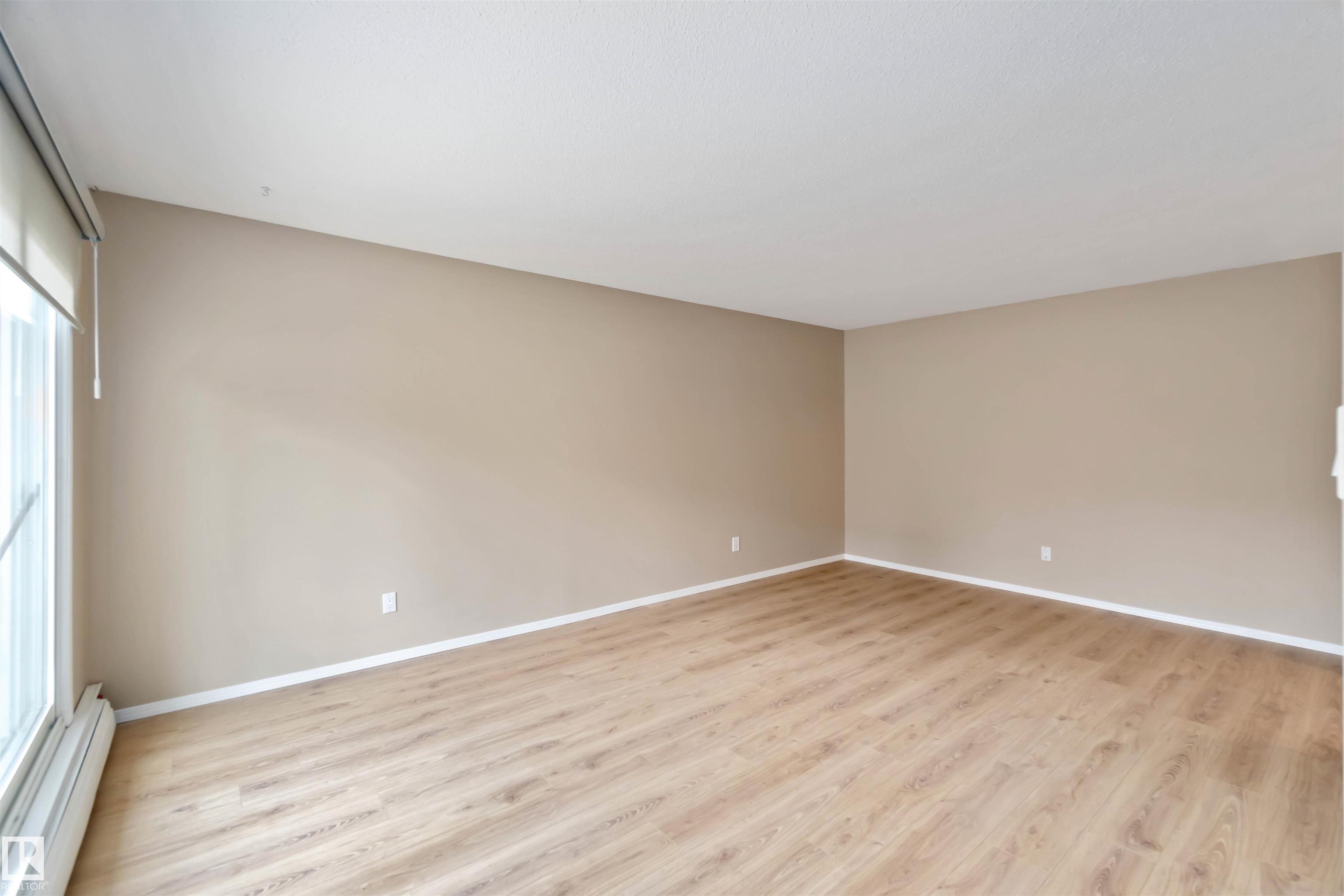 #102 11450 40 AV NW 4