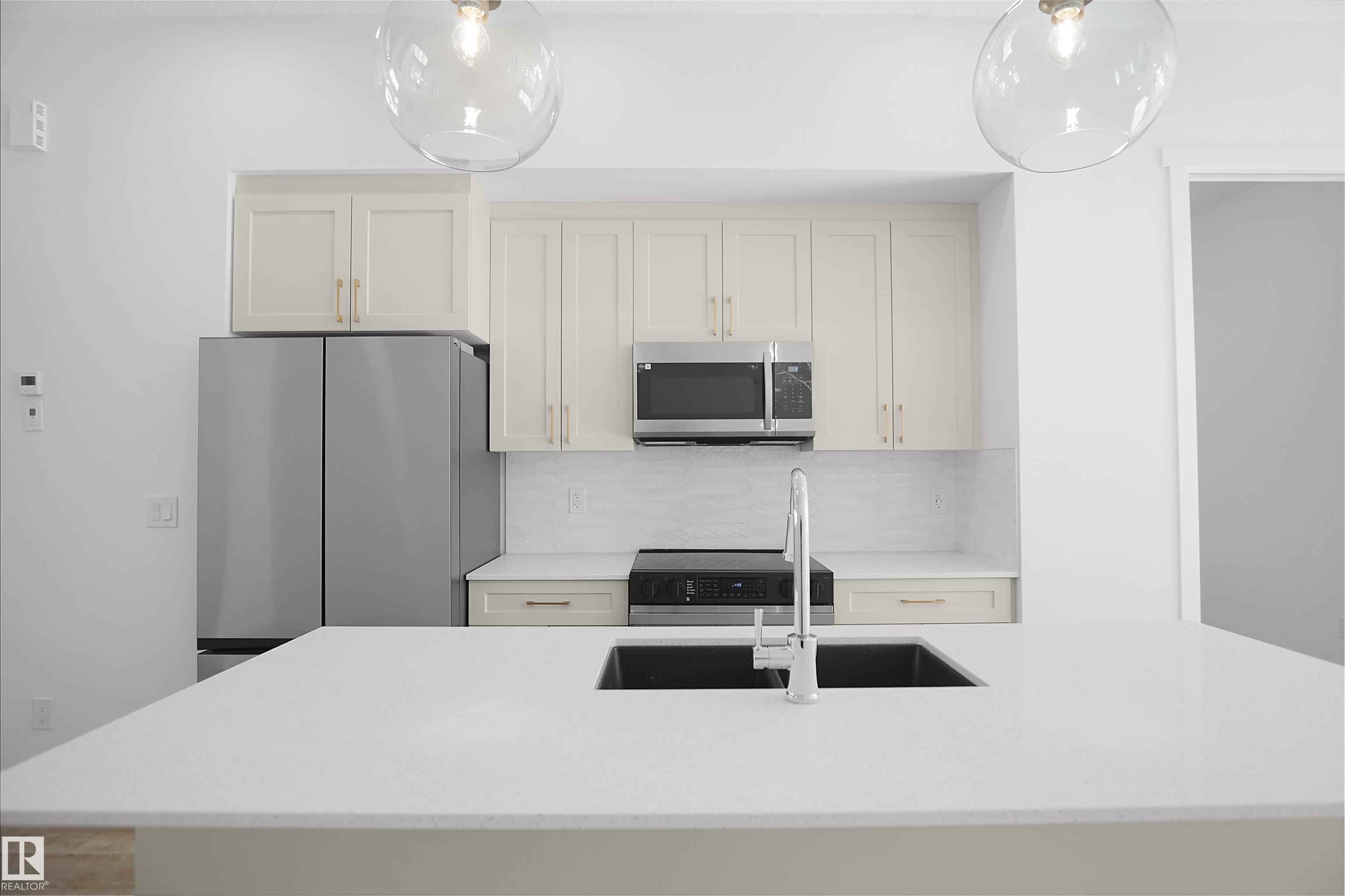 Picture for 20609 42 AV NW