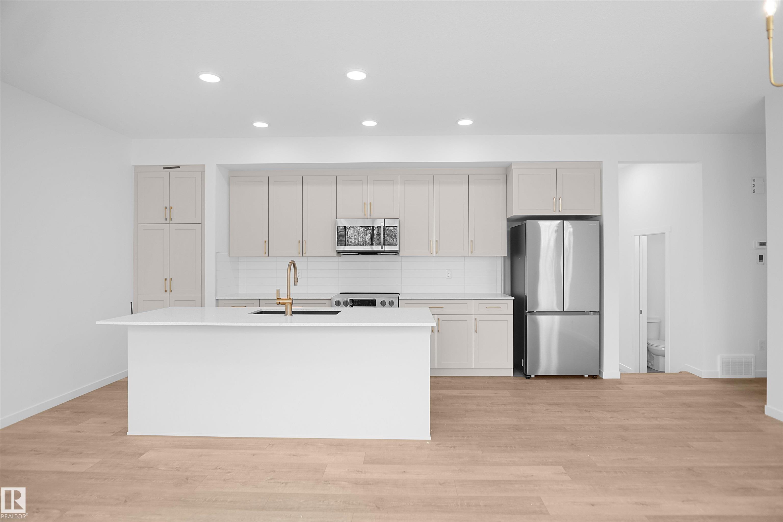 https://zimg.paragon.ice.com/ParagonImages/Property/PM/RAE/225381603/10/0/0/f742697447bd66d3c323927a4cc3d6ce/1/400f2de54848ce4de417cf9457677b48/225381603-44e1dd15-8bbe-4ad2-afbe-8eb04bb4db70.JPG