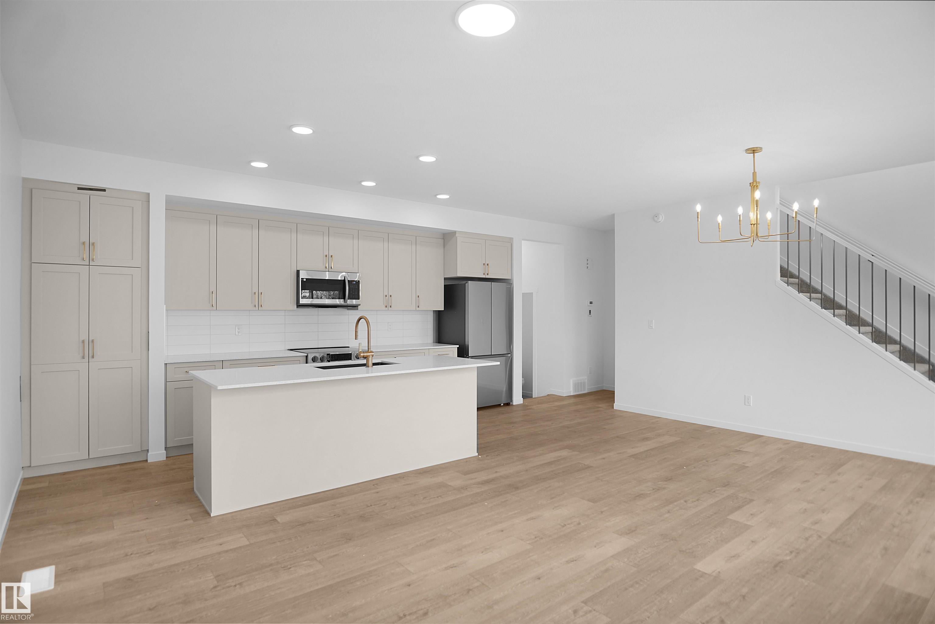 https://zimg.paragon.ice.com/ParagonImages/Property/PM/RAE/225381603/12/0/0/436b12b6412801442e89d968b1d163dc/1/400f2de54848ce4de417cf9457677b48/225381603-88cca035-ad4c-41a5-b12a-d924c5eee485.JPG