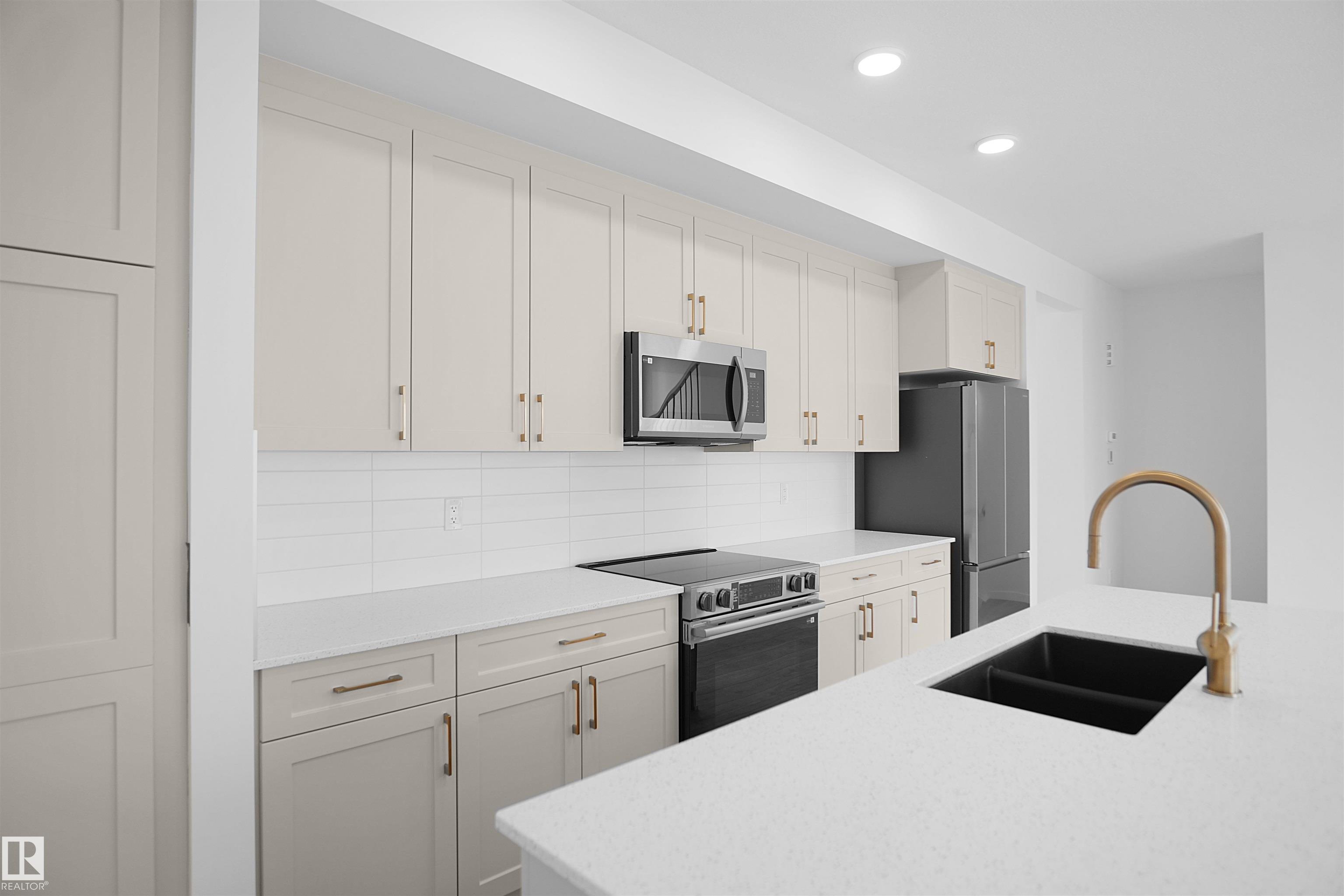 https://zimg.paragon.ice.com/ParagonImages/Property/PM/RAE/225381603/13/0/0/cd8c2c1d845b4c961be9ec0822ad4baf/1/400f2de54848ce4de417cf9457677b48/225381603-10570153-a7e7-4120-b949-908adfaf9607.JPG