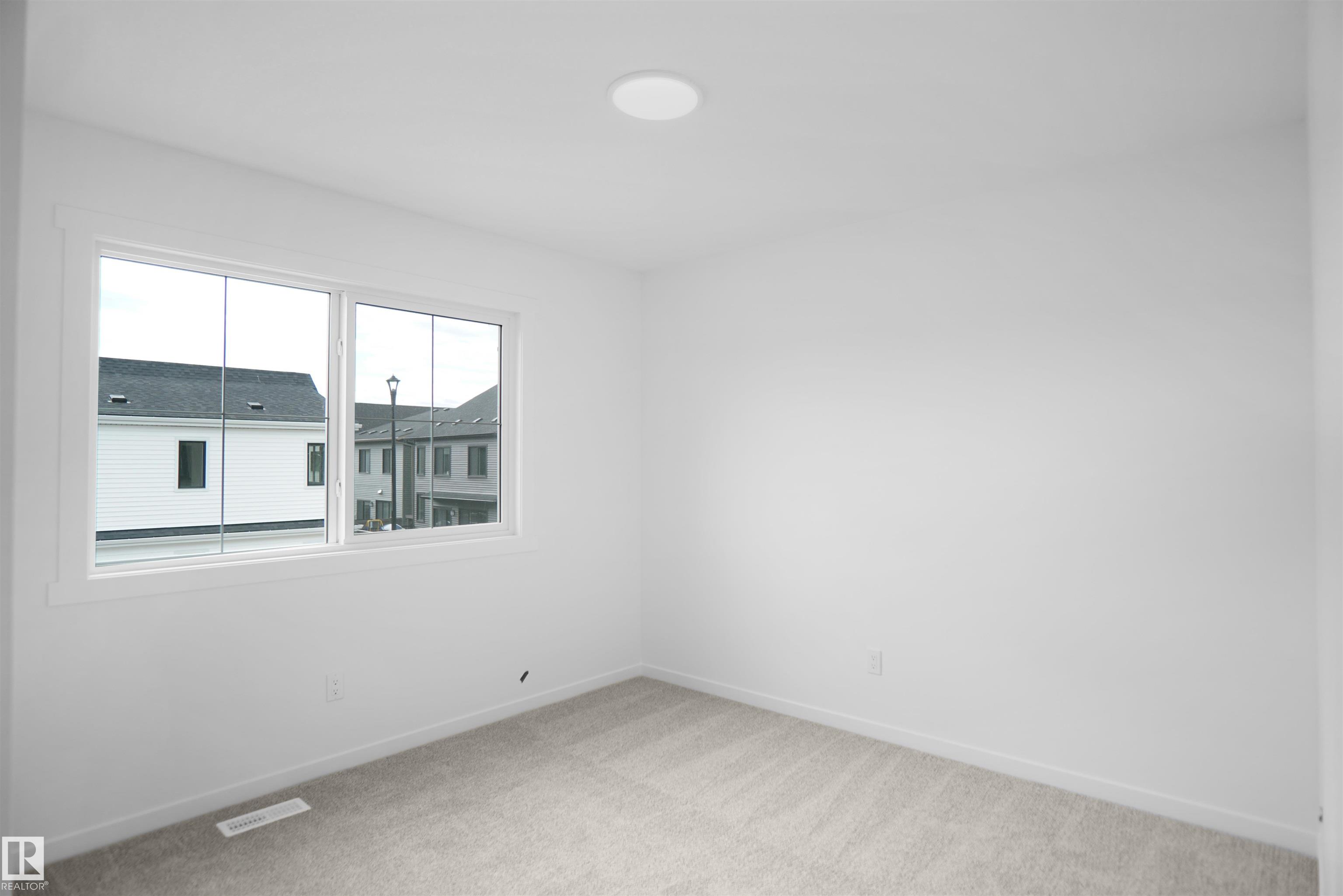 https://zimg.paragon.ice.com/ParagonImages/Property/PM/RAE/225381603/23/0/0/c6ba52e021317c94b2834c10bbcfc612/1/400f2de54848ce4de417cf9457677b48/225381603-9476c40b-62d9-4993-856c-910803513b88.JPG