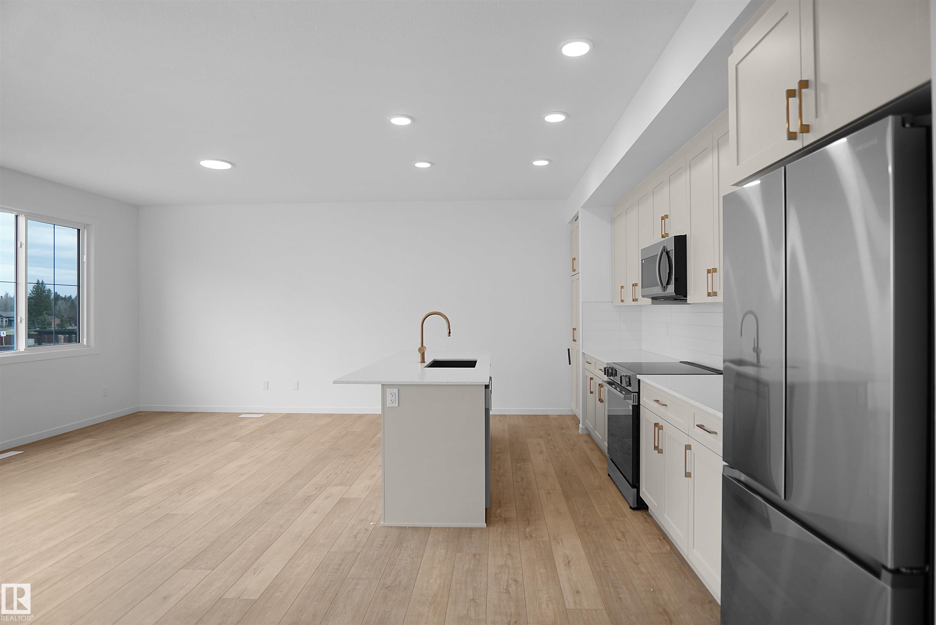 https://zimg.paragon.ice.com/ParagonImages/Property/PM/RAE/225381603/8/0/0/0754001b4d5a7360f36740a8003ff5f8/1/400f2de54848ce4de417cf9457677b48/225381603-edcee883-0ab4-47f5-b4eb-e38acbf168f4.JPG