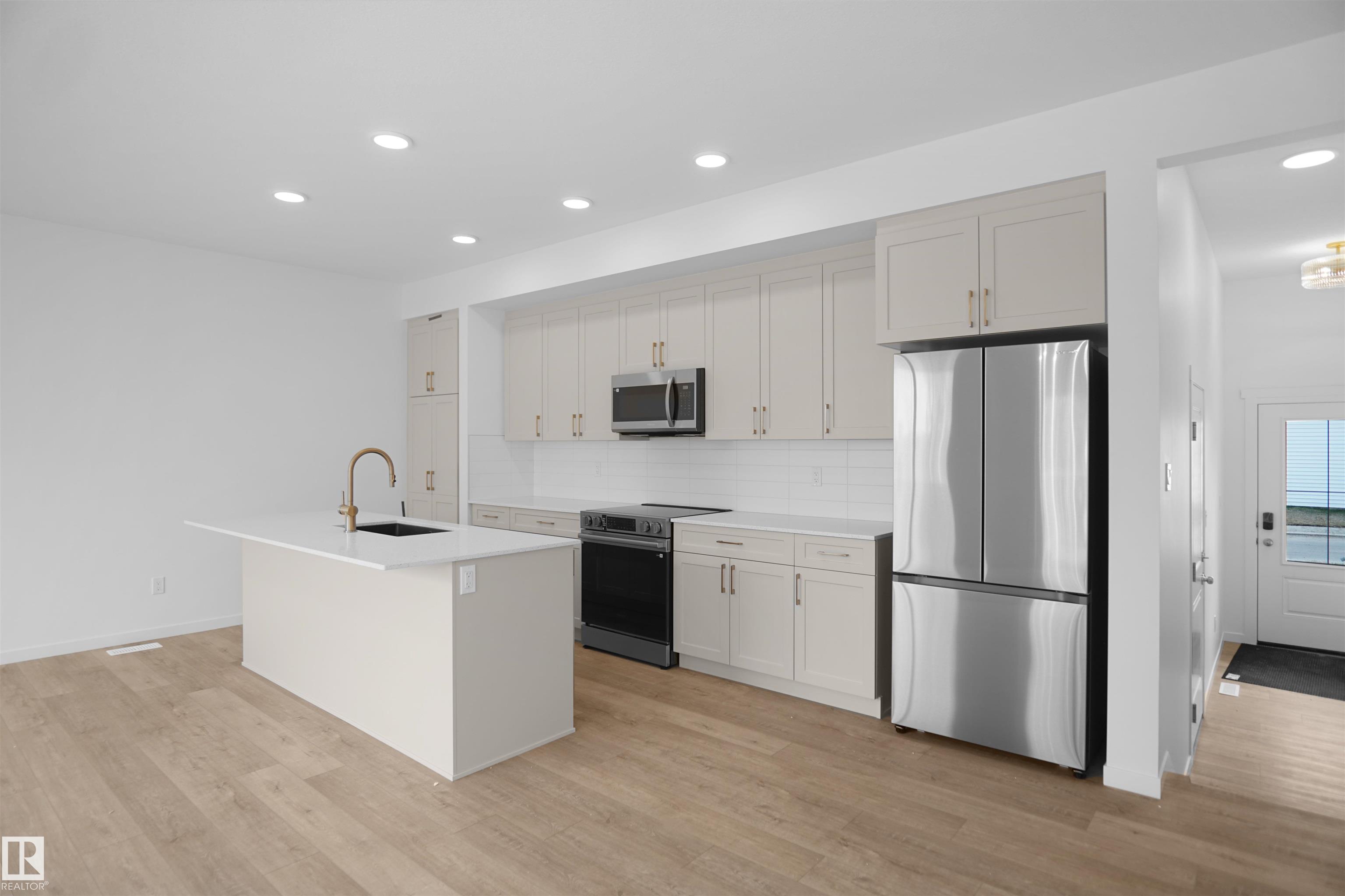https://zimg.paragon.ice.com/ParagonImages/Property/PM/RAE/225381603/9/0/0/17689f79b0a2afbeb9431605c90ba9ad/1/400f2de54848ce4de417cf9457677b48/225381603-9f25beba-0ce1-437a-936e-13134e7dc422.JPG