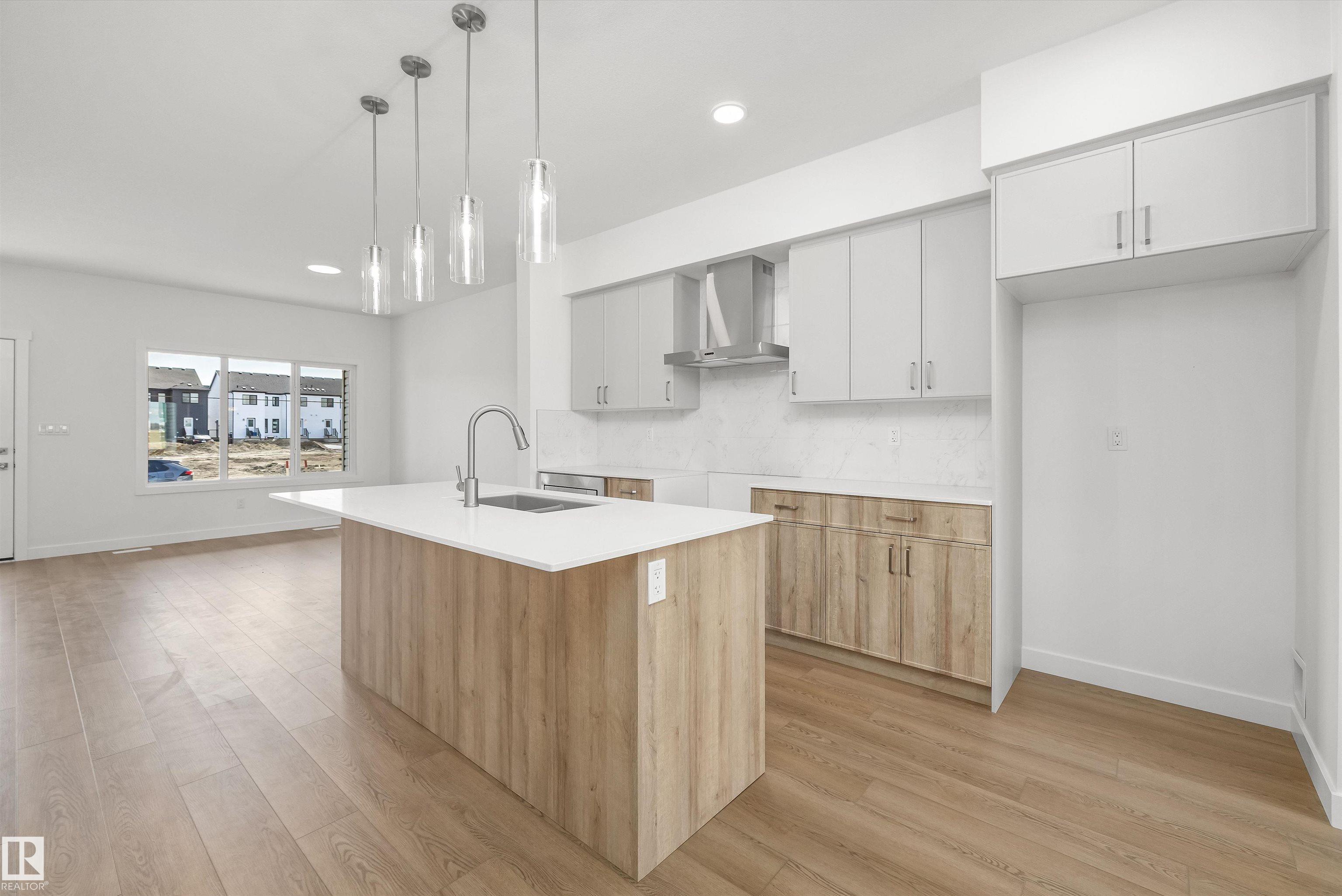 https://zimg.paragon.ice.com/ParagonImages/Property/PM/RAE/225382319/11/0/0/7359a0b286562c9bb37baf18f29fdf00/1/fbda9b0adaf855a10236106e890a0d63/225382319-984c4539-6ee1-46df-8102-db3883d6c83c.JPG