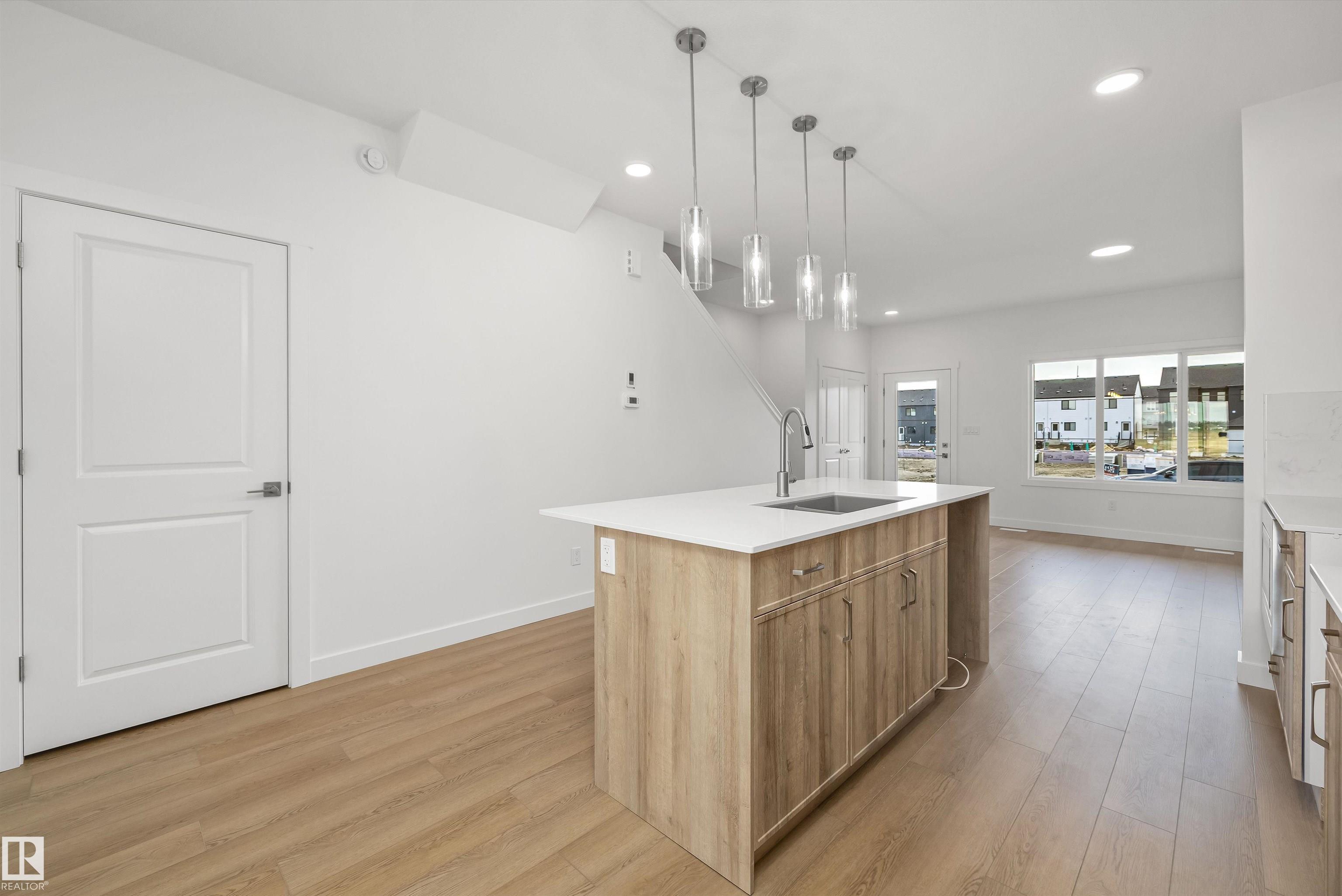https://zimg.paragon.ice.com/ParagonImages/Property/PM/RAE/225382319/12/0/0/ef03c351af779e0f5baefa67aa5cb8bf/1/fbda9b0adaf855a10236106e890a0d63/225382319-daaf3366-580d-4fca-937c-243de39fea8c.JPG