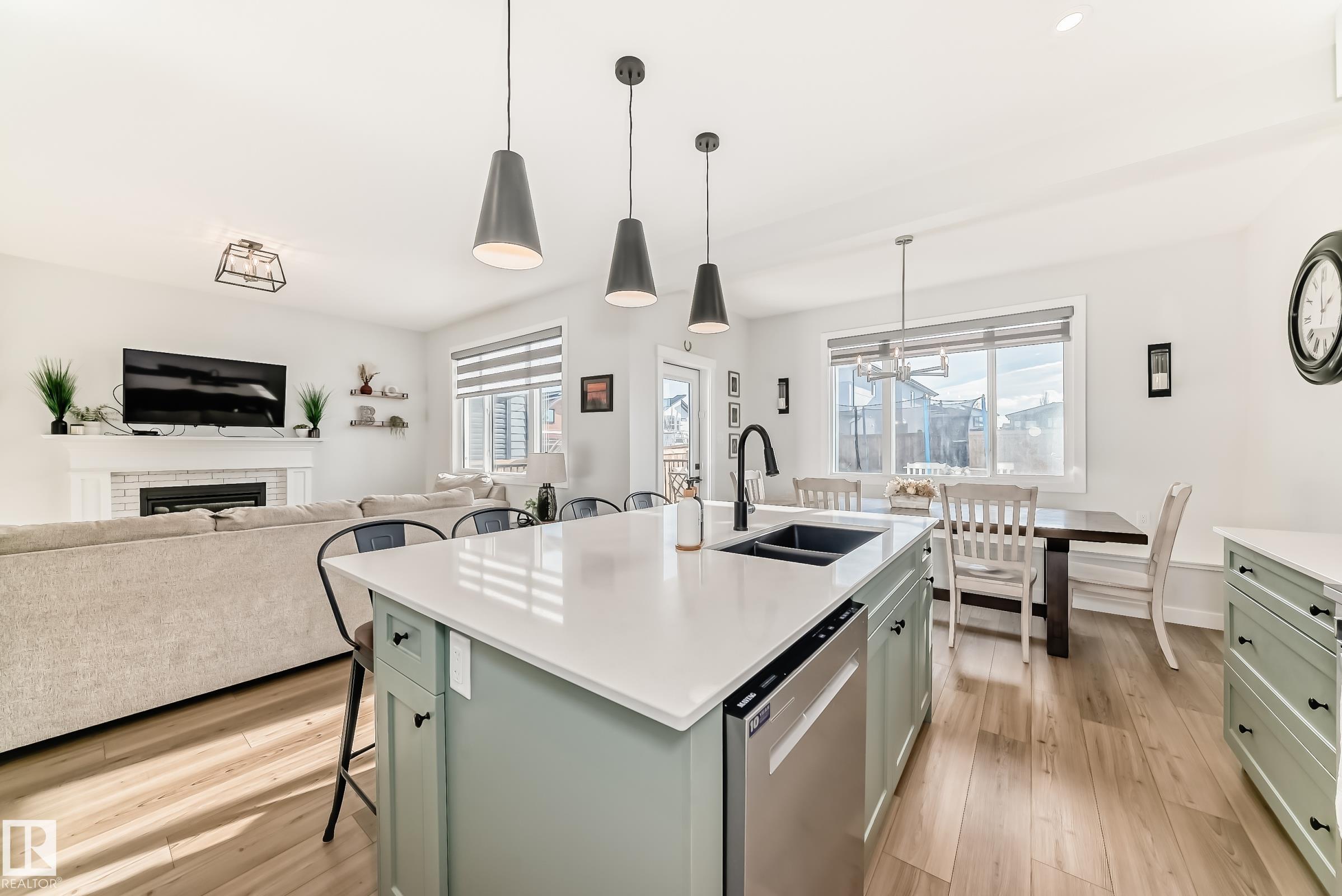 731 166 AV NE NE, Edmonton - 5 bedroom Detached Single Family for sale