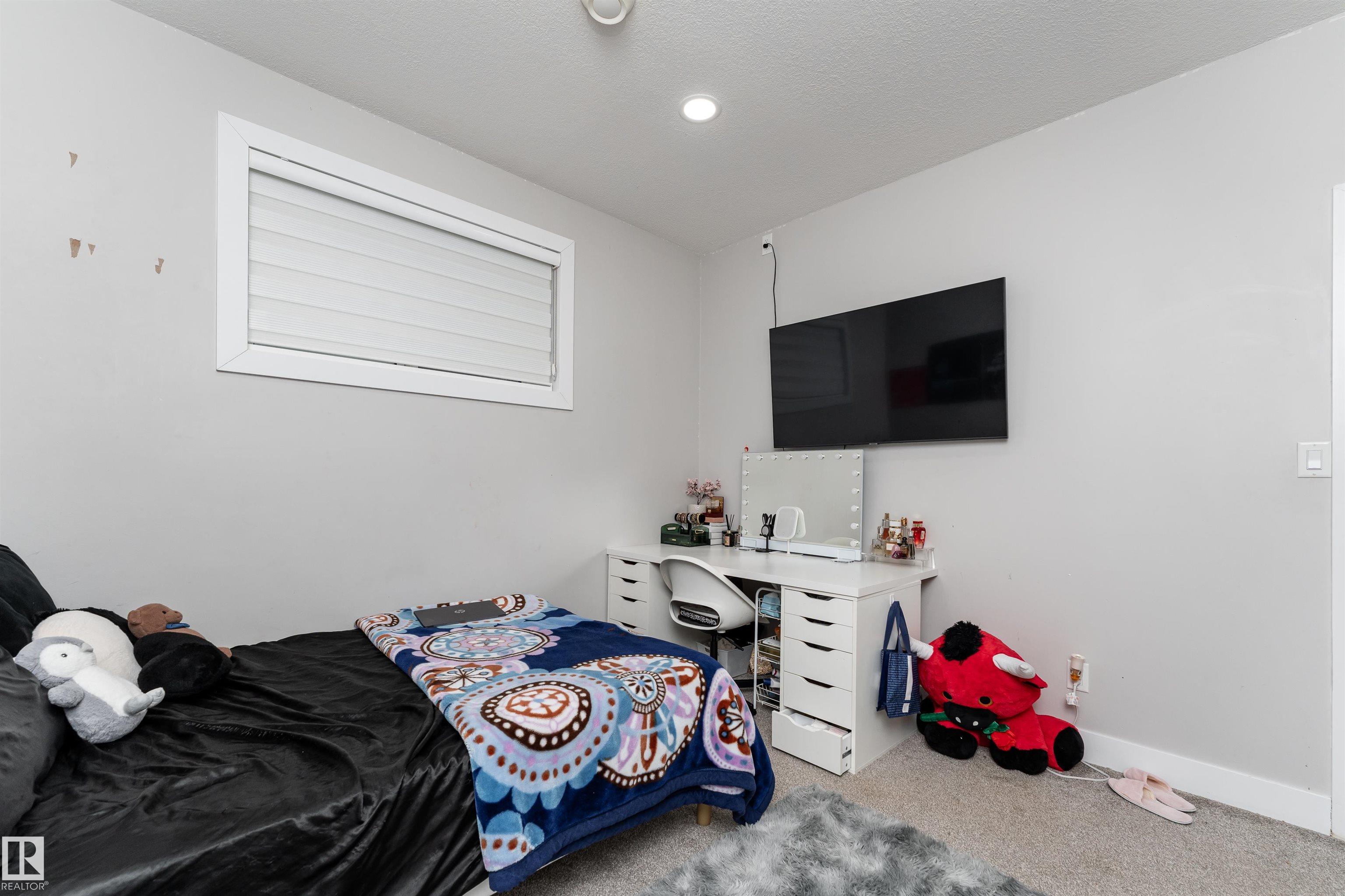 https://zimg.paragon.ice.com/ParagonImages/Property/PM/RAE/225382503/40/0/0/cd22ea0860db3cc00301a8ec2e4bfcae/1/bdad2dbc9b5d1c5bd083e5af31af13df/225382503-a06673e8-7f47-4b8d-a892-c8a3ee2baf83.JPG