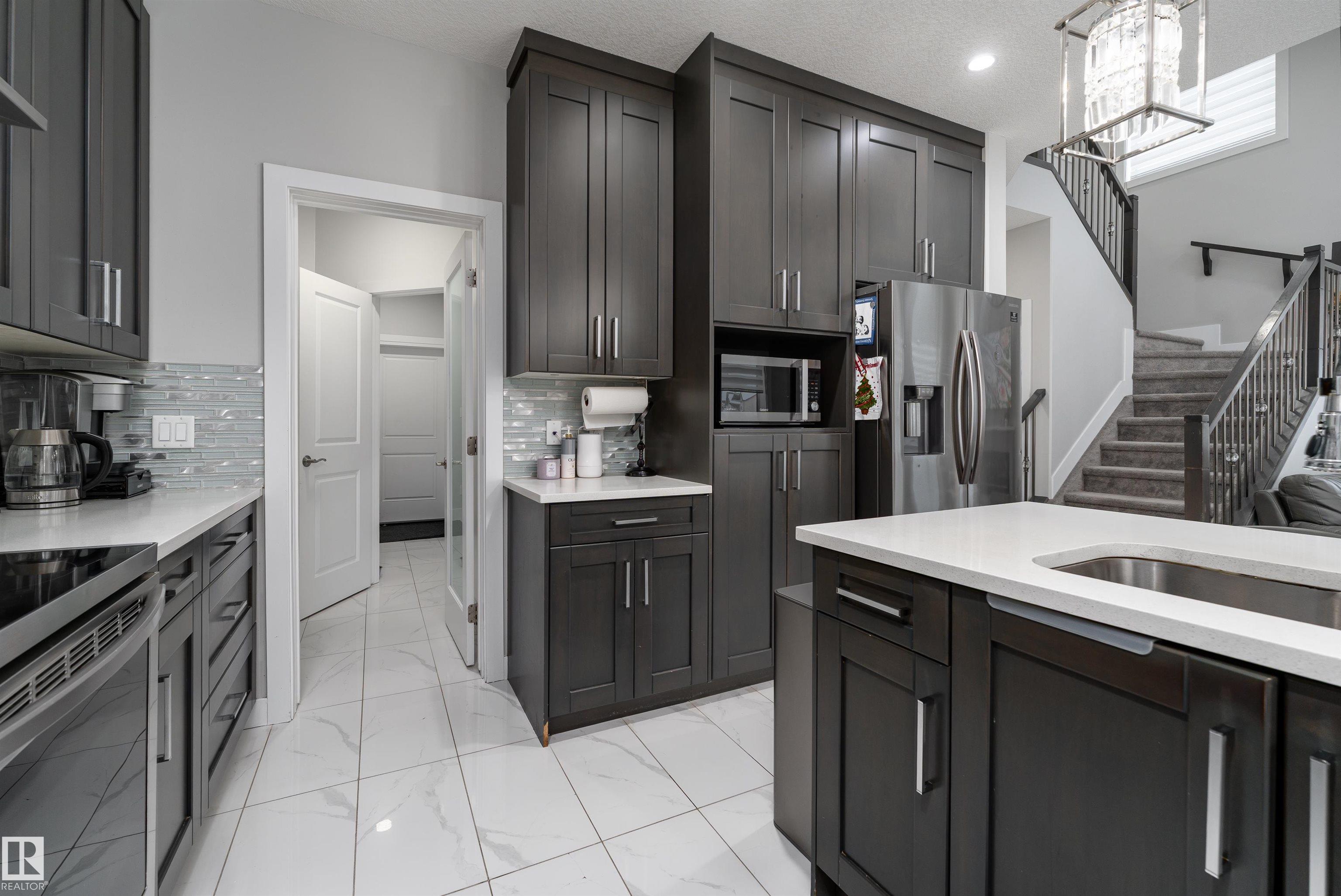 https://zimg.paragon.ice.com/ParagonImages/Property/PM/RAE/225382503/6/0/0/b36f46ab6c883a01a66c679911dc044c/1/bdad2dbc9b5d1c5bd083e5af31af13df/225382503-5d7e7b84-d42d-493a-aaf0-6dd4b1612df0.JPG