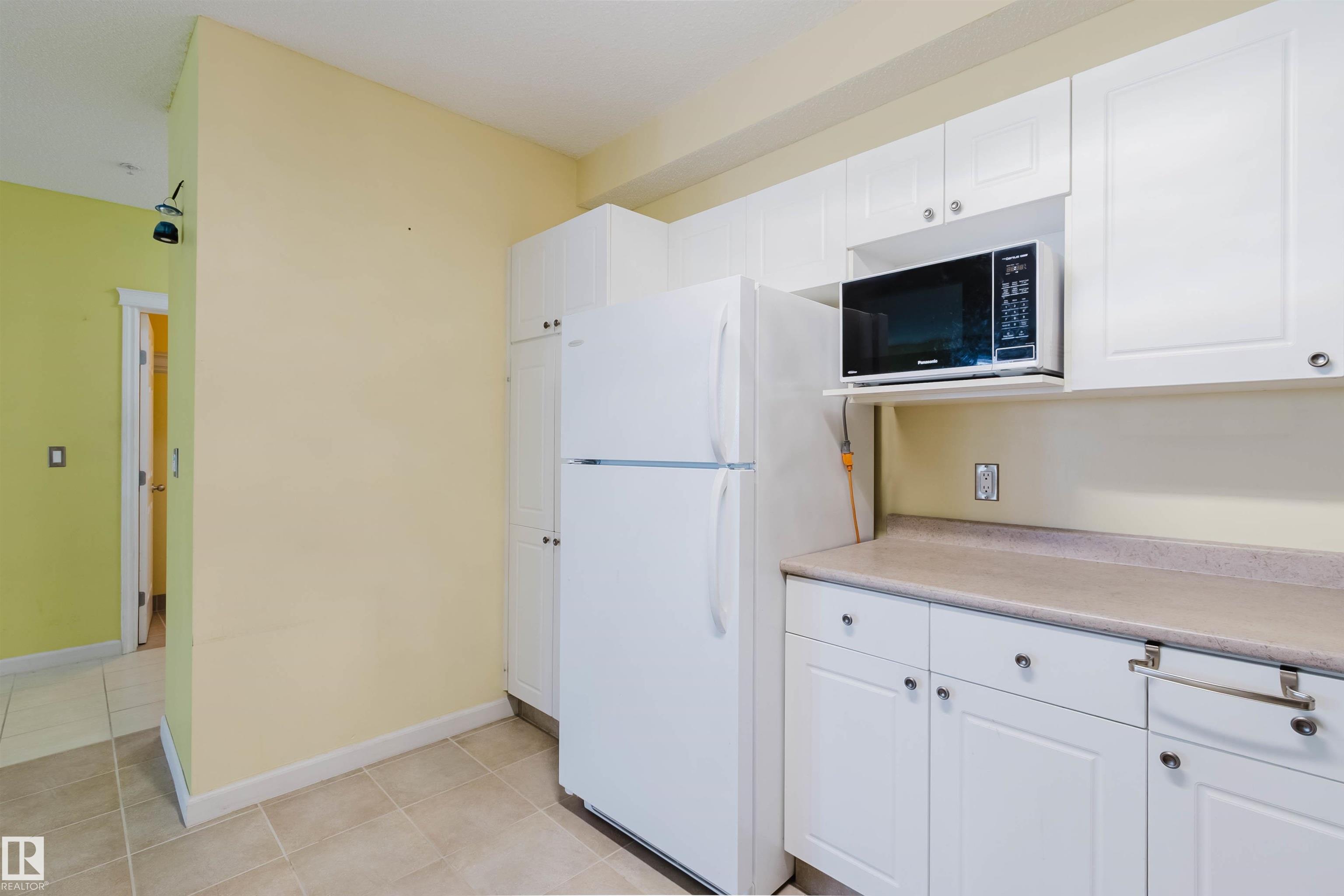https://zimg.paragon.ice.com/ParagonImages/Property/PM/RAE/225382564/10/0/0/9956bc242c21898a09256f6adbaa442c/1/af9afd0a1abaf920db23417700012db7/225382564-cc9349b4-9886-4652-b080-b05a23a5a407.JPG
