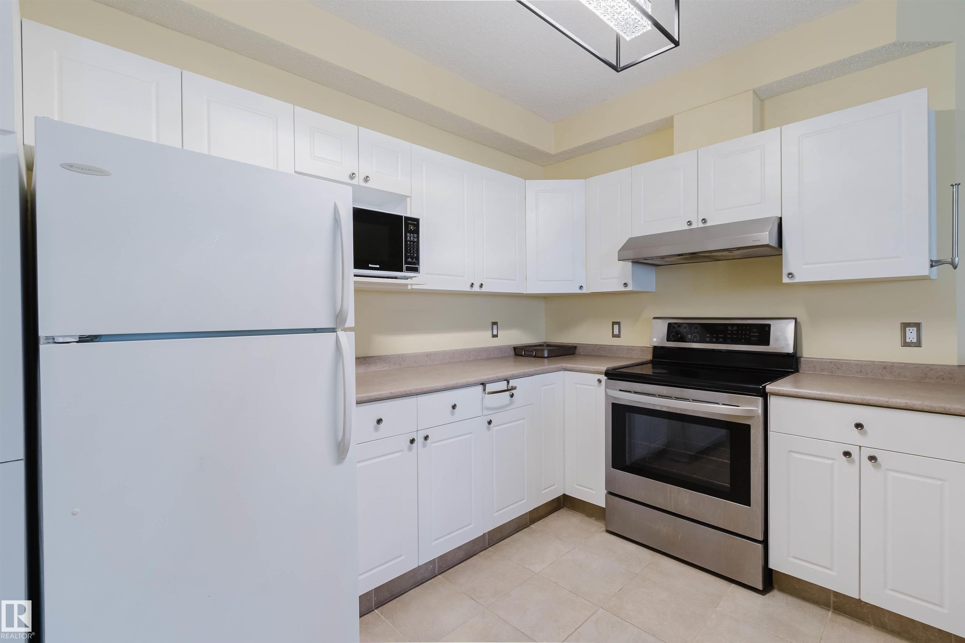 https://zimg.paragon.ice.com/ParagonImages/Property/PM/RAE/225382564/11/0/0/62ad1f147528547f064f3a1ce0b8c025/1/af9afd0a1abaf920db23417700012db7/225382564-fe11c681-282a-4819-beda-8da8b45e70b0.JPG