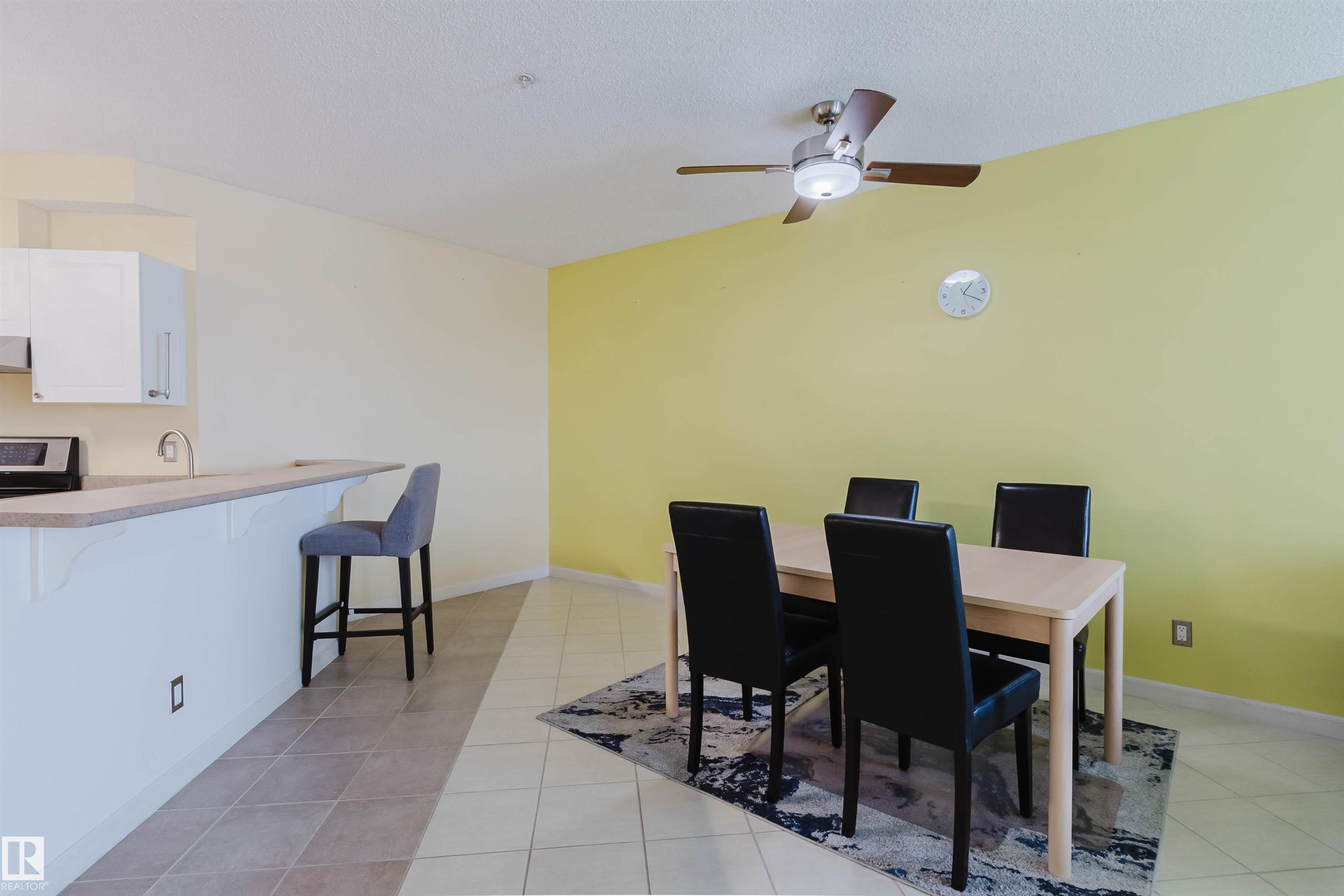 https://zimg.paragon.ice.com/ParagonImages/Property/PM/RAE/225382564/13/0/0/317d66faf21a37ff0151eb84a44e1fa0/1/af9afd0a1abaf920db23417700012db7/225382564-deae22ad-a684-4070-95bb-083b85549412.JPG