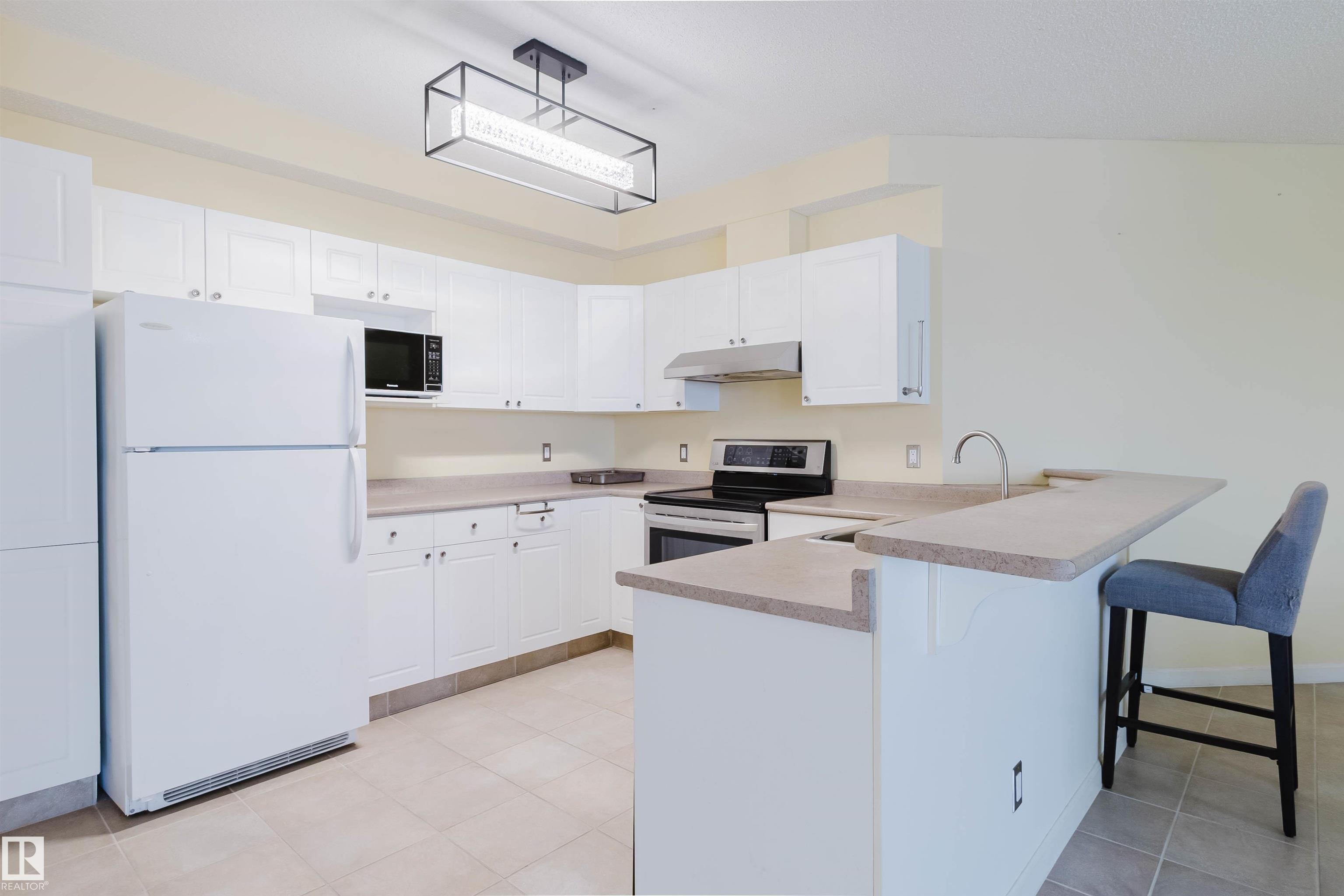 https://zimg.paragon.ice.com/ParagonImages/Property/PM/RAE/225382564/6/0/0/ac49e82f4101da83ccf2972415e987d6/1/af9afd0a1abaf920db23417700012db7/225382564-6dc54ece-c3c1-497b-bd5e-779ac1dd38a4.JPG