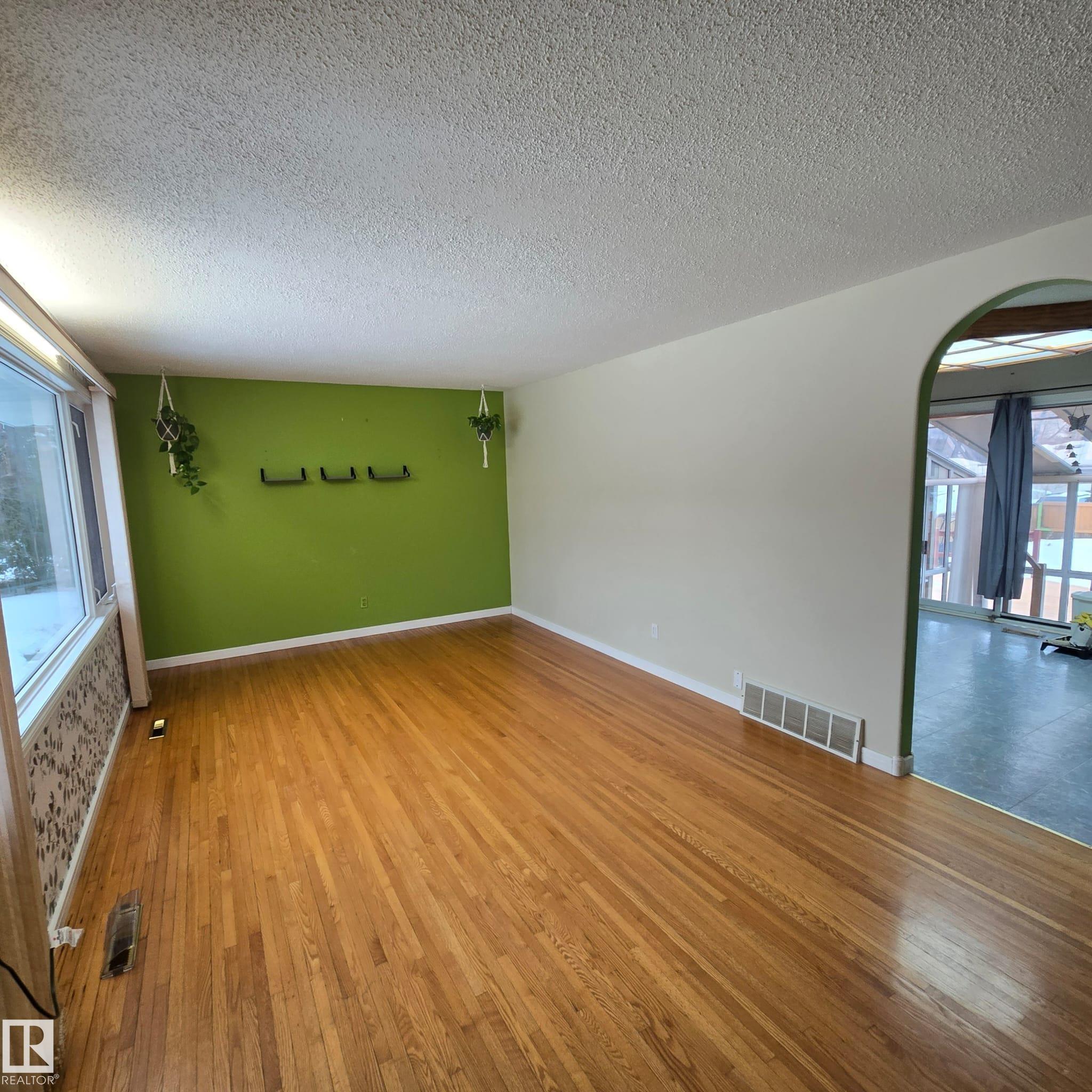 Picture for 10966 158 ST NW