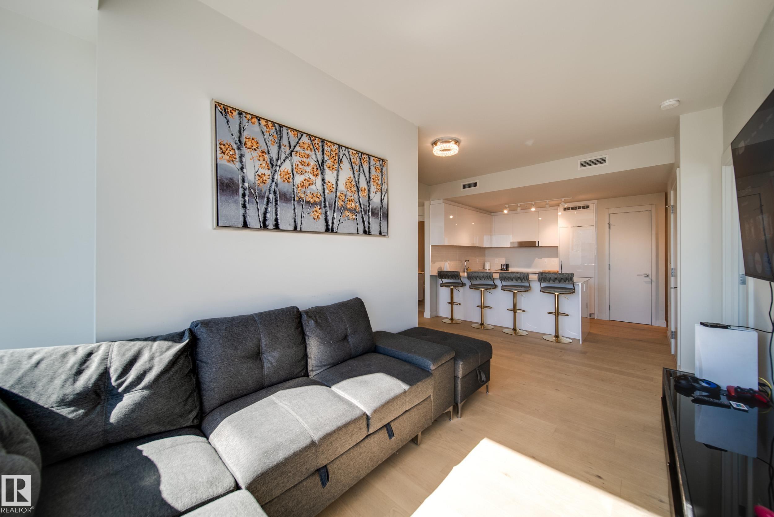 https://zimg.paragon.ice.com/ParagonImages/Property/PM/RAE/225383046/6/0/0/e12f35dd0eea3dbebfa46af766e9a1ad/1/b61233bdf1b3e86717e7742db2995494/225383046-1FD991DA-FB77-4755-853C-EEA77ADED78D.JPG