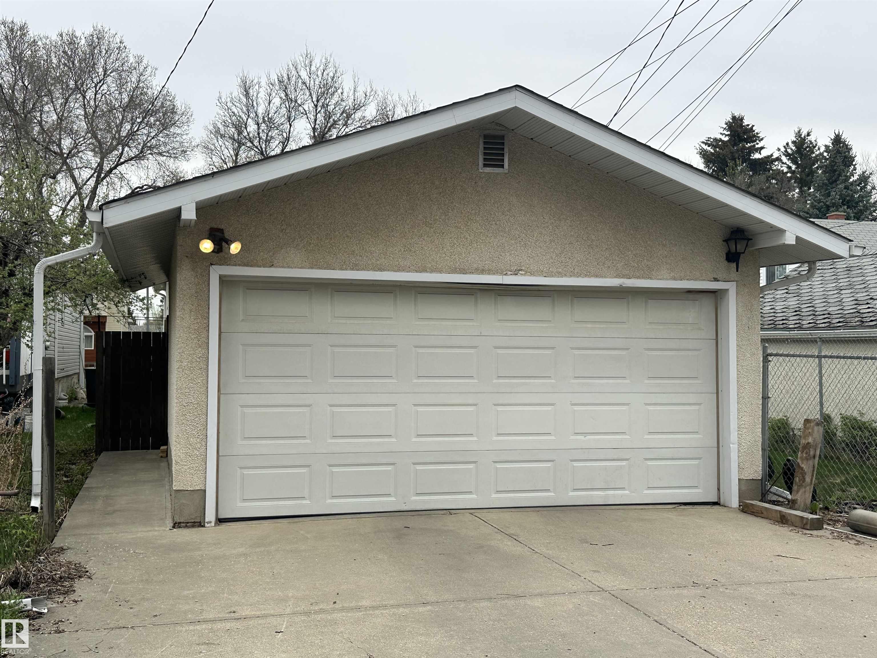 Picture for 9623/9625 73 AV NW NW