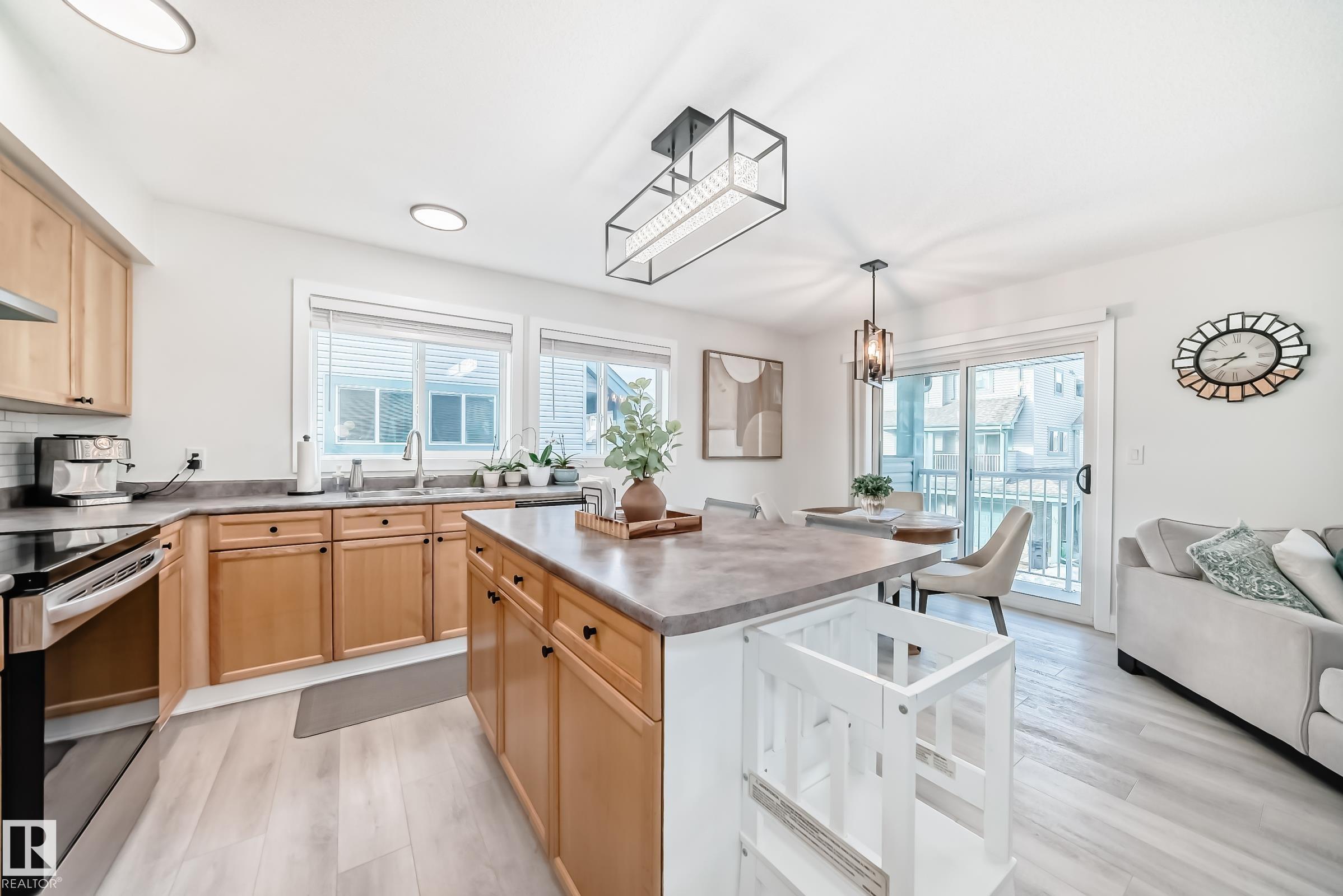 Picture for #47 12050 17 AV SW SW