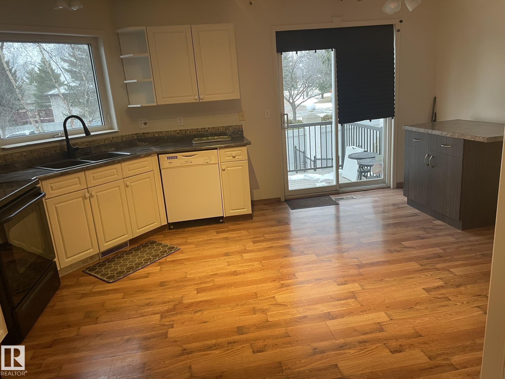 #2 1295 CARTER CREST RD NW 2