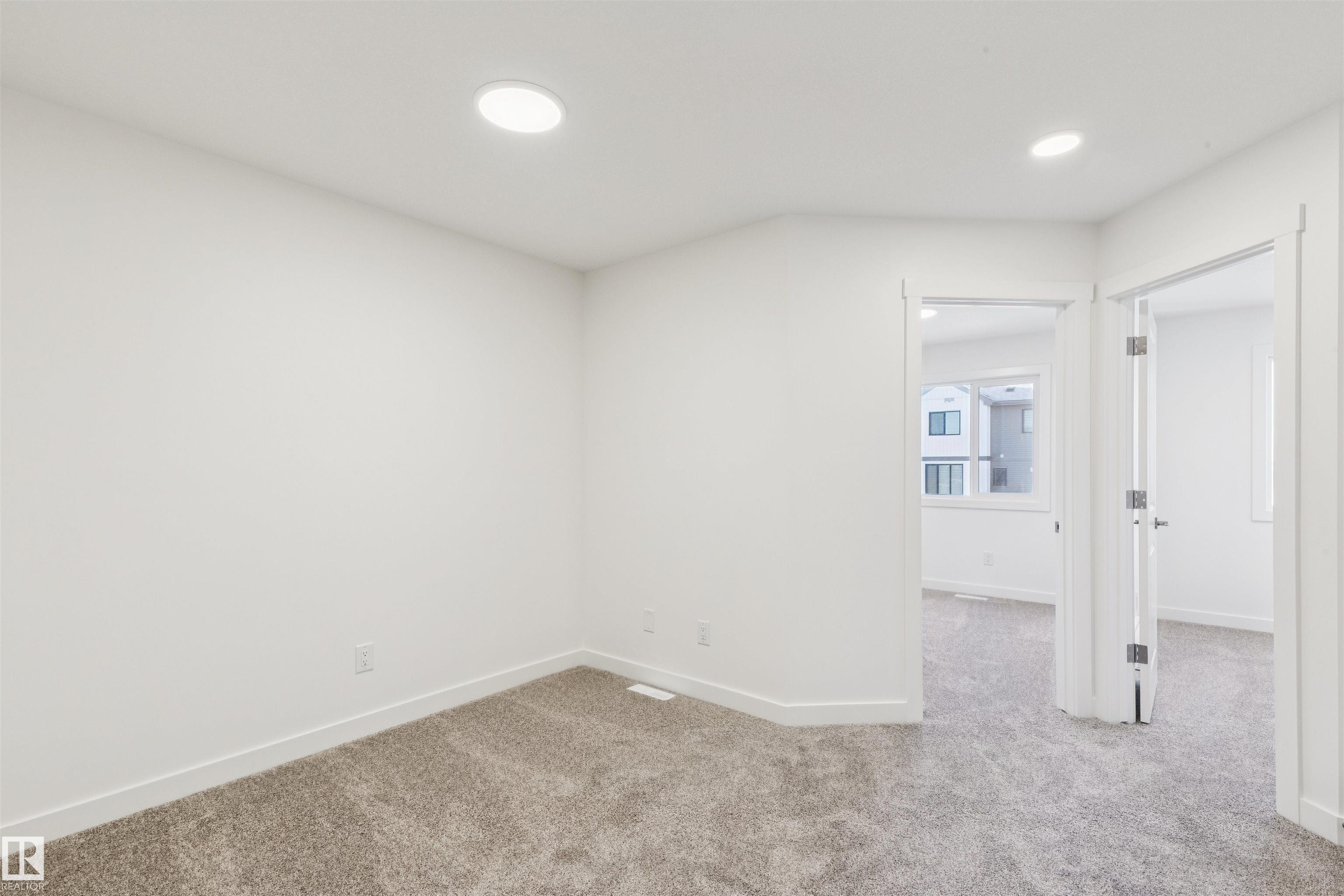 https://zimg.paragon.ice.com/ParagonImages/Property/PM/RAE/225383417/18/0/0/a81e2abfee8328cc5c3bfb6fede70e31/1/abd6d6d95c9924a0327c4bb2c1739a29/225383417-d820d9c1-752b-42e8-b9cb-925346d31c75.JPG