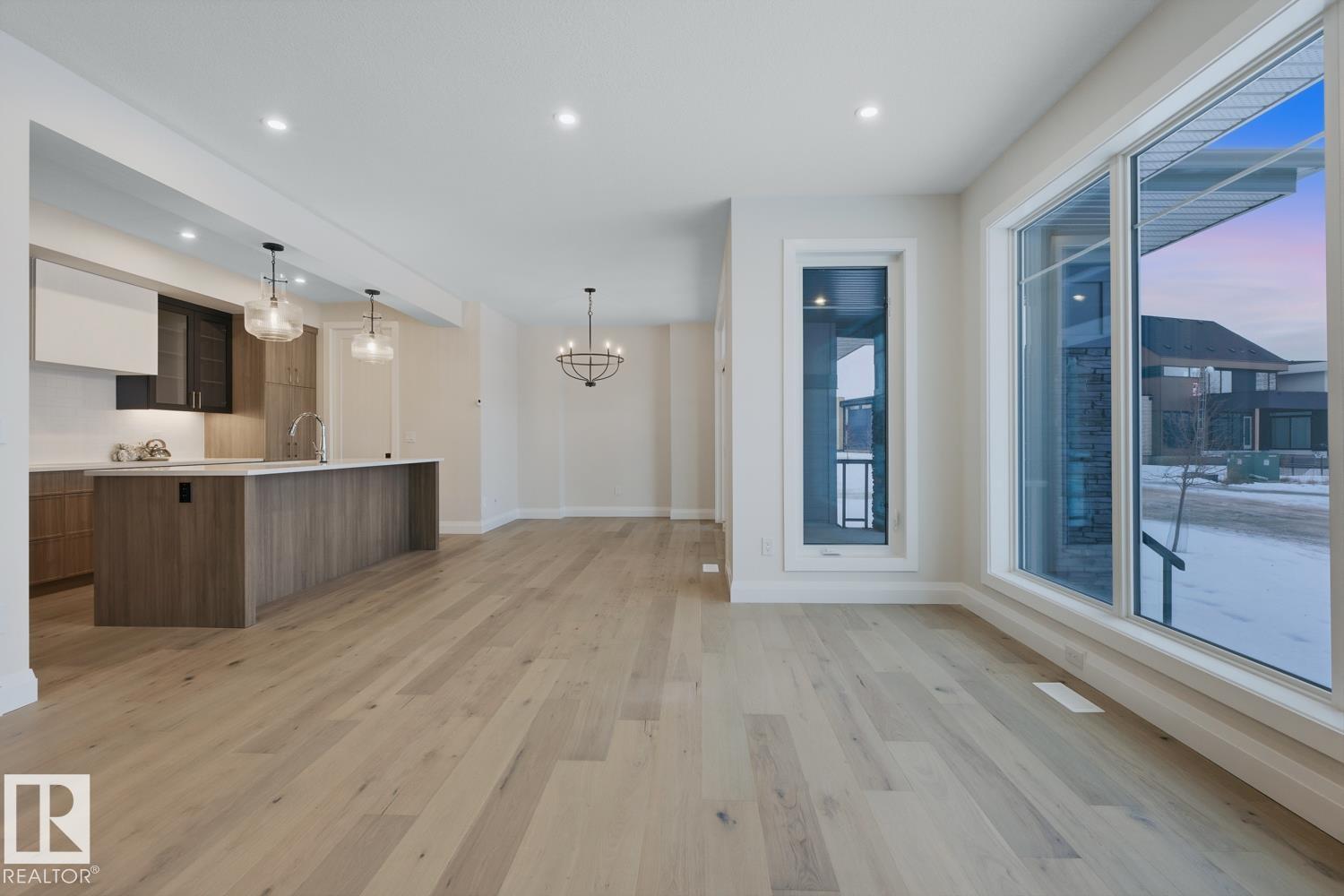 https://zimg.paragon.ice.com/ParagonImages/Property/PM/RAE/225383508/10/0/0/02e6d445e09b782ae9f0a2fad9193ba5/1/7842a62ae7acb7de2ba320d17348d005/225383508-9ce99f31-6e15-4404-976c-275e357fd1bc.JPG