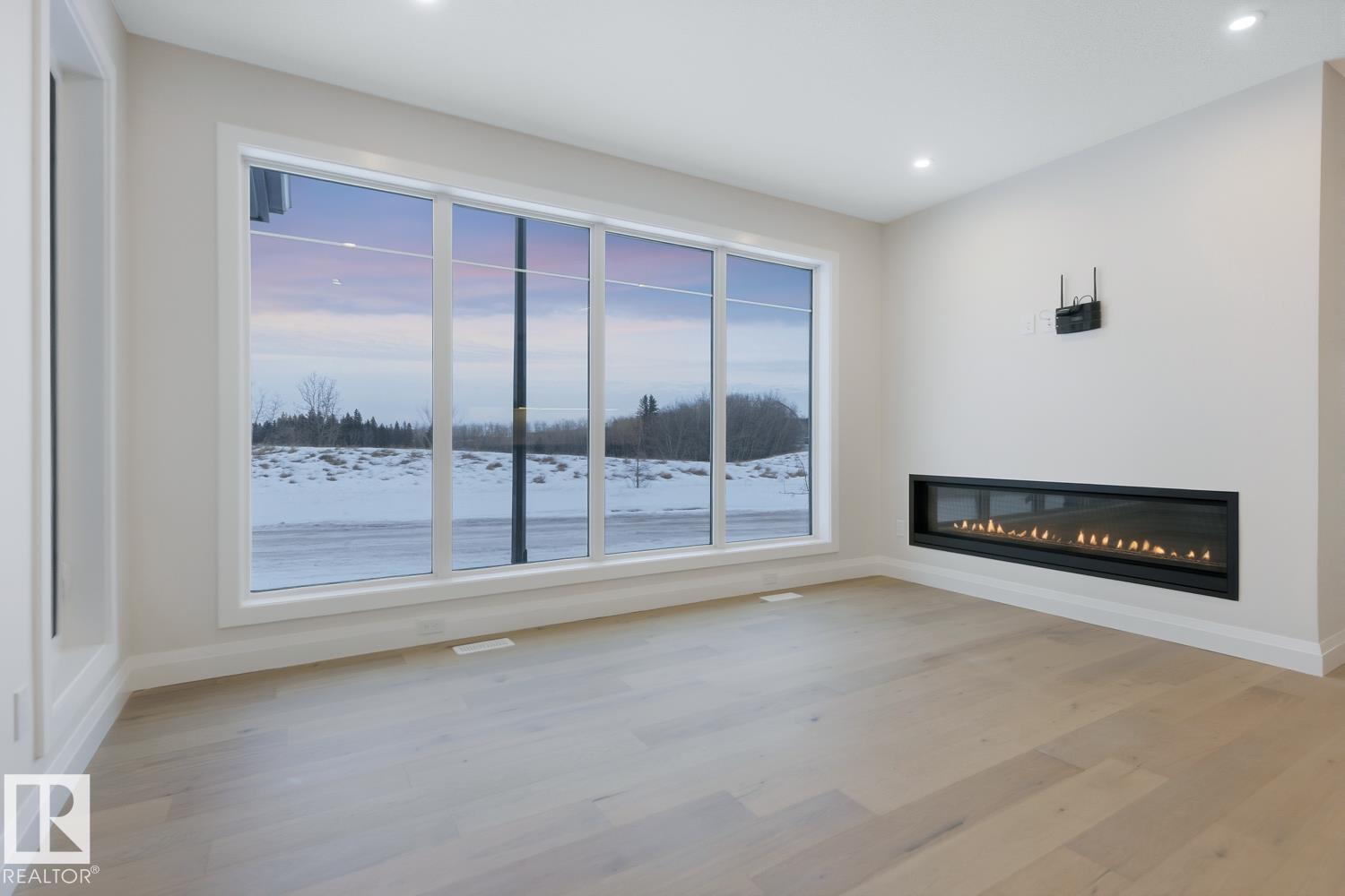 https://zimg.paragon.ice.com/ParagonImages/Property/PM/RAE/225383508/12/0/0/ed9dcfe06f438a71acd5851c49233131/1/7842a62ae7acb7de2ba320d17348d005/225383508-c56d9d9e-a58e-435b-8acd-024c5117a941.JPG