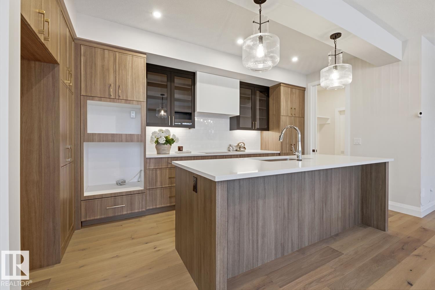 https://zimg.paragon.ice.com/ParagonImages/Property/PM/RAE/225383508/20/0/0/5cc7f651d18256981023140450783764/1/7842a62ae7acb7de2ba320d17348d005/225383508-f7c3830b-dde4-4834-aa7f-ea17315d7422.JPG