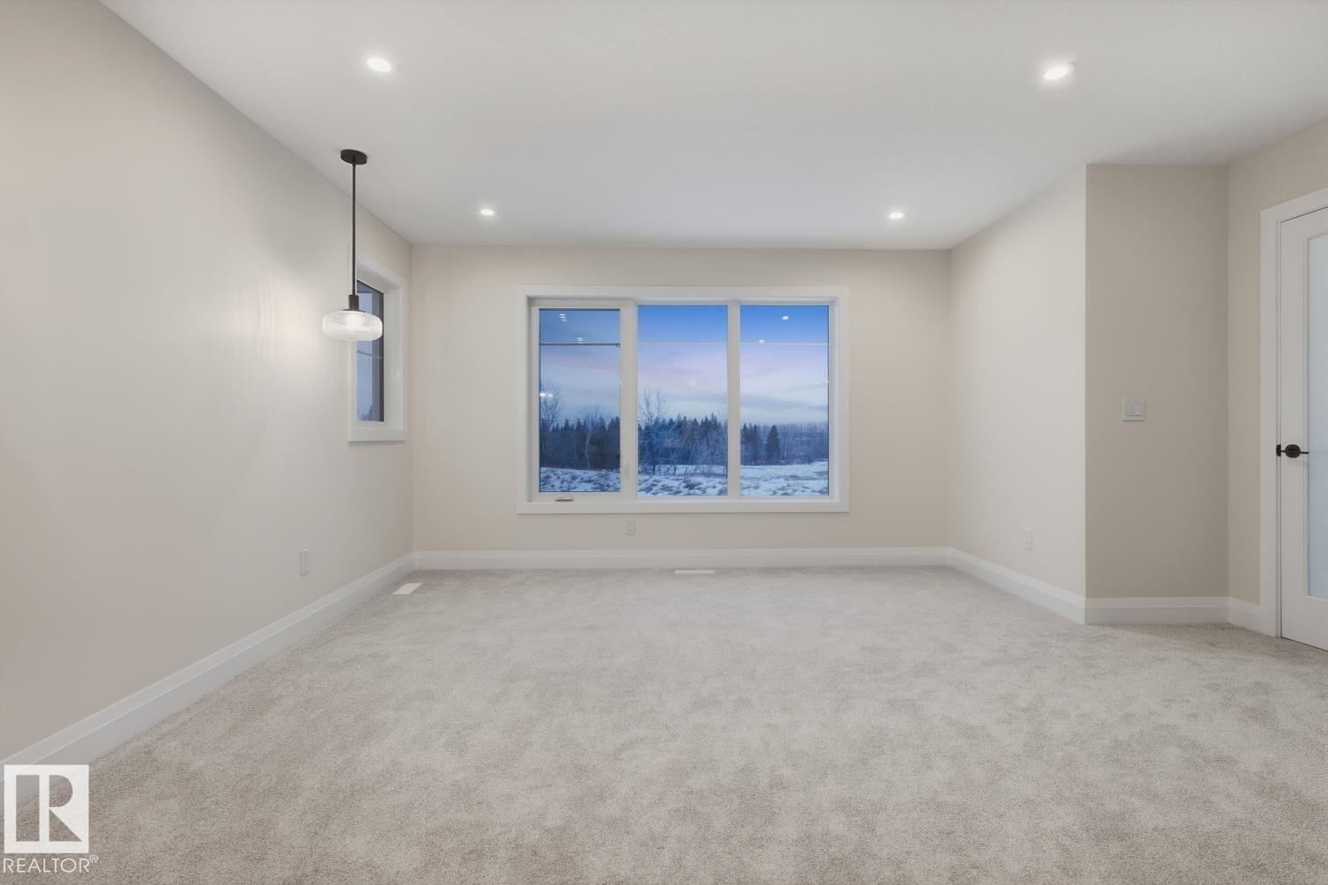 https://zimg.paragon.ice.com/ParagonImages/Property/PM/RAE/225383508/33/0/0/b7449495361f08b6ee8c0378e958cb24/1/7842a62ae7acb7de2ba320d17348d005/225383508-a3925cc1-9b52-4fc4-8a38-f8e6b33d8f62.JPG