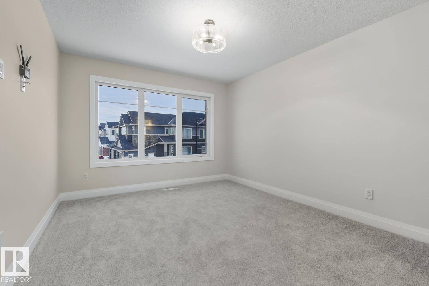 https://zimg.paragon.ice.com/ParagonImages/Property/PM/RAE/225383508/40/0/0/4b559fcaf1755088e31b8917aa0155ce/1/7842a62ae7acb7de2ba320d17348d005/225383508-c973f39b-7679-4376-ac7c-c37ee037b28c.JPG