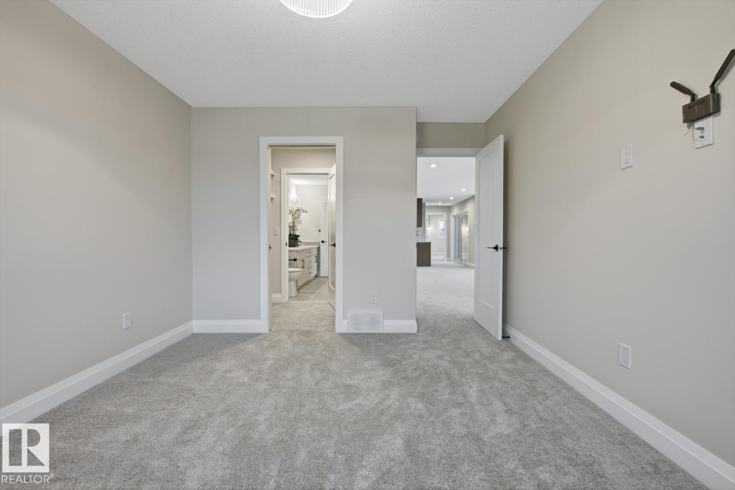 https://zimg.paragon.ice.com/ParagonImages/Property/PM/RAE/225383508/41/0/0/9ce56b6996368accfba7444e71aeec24/1/7842a62ae7acb7de2ba320d17348d005/225383508-379e85c9-1094-4948-9ccc-21b55086f6ec.JPG