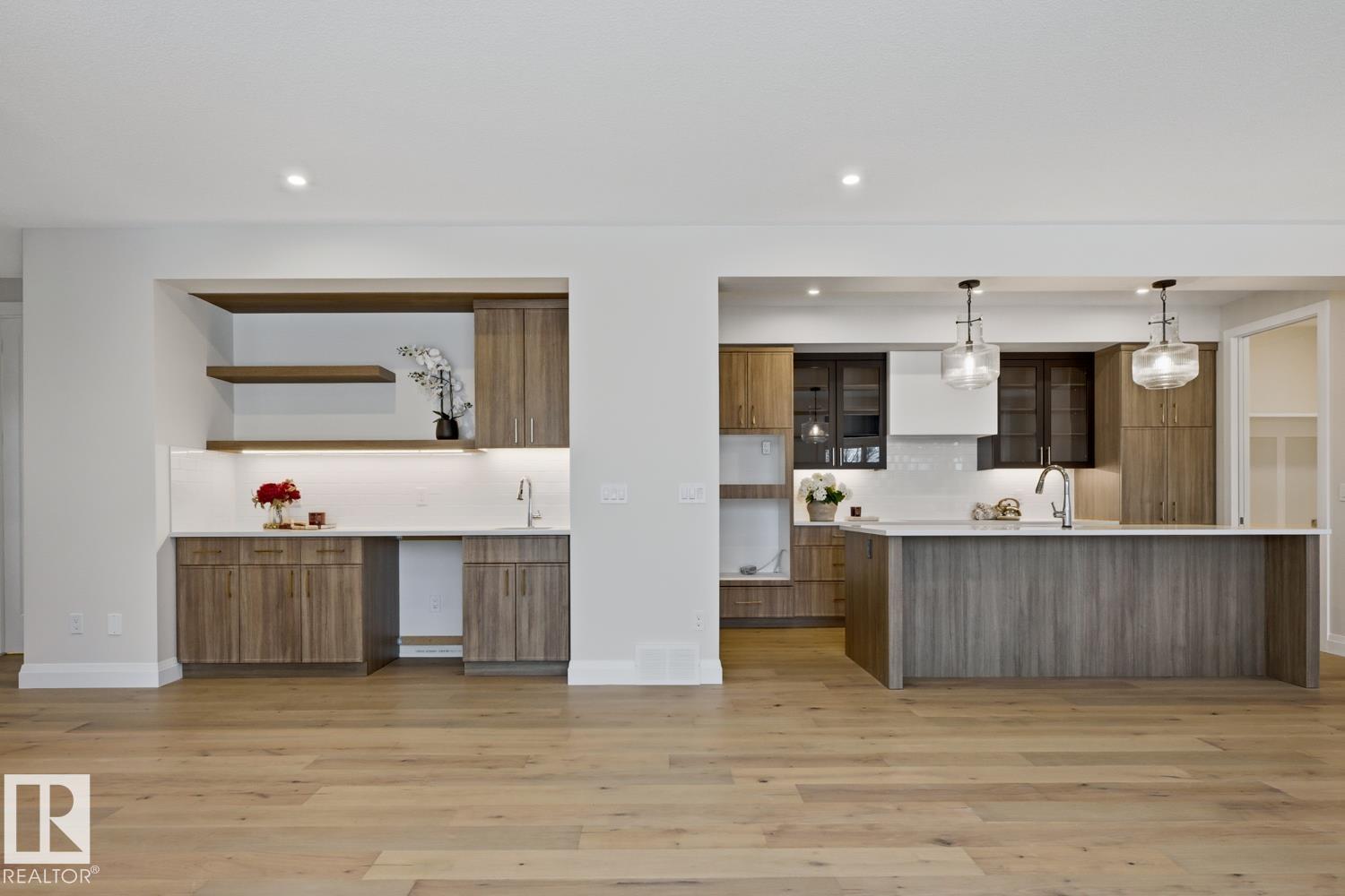 https://zimg.paragon.ice.com/ParagonImages/Property/PM/RAE/225383508/8/0/0/61cb7259d8751c5fcd060e68bd2dfe97/1/7842a62ae7acb7de2ba320d17348d005/225383508-443d12de-b135-406e-85c0-37694f9bfaf0.JPG