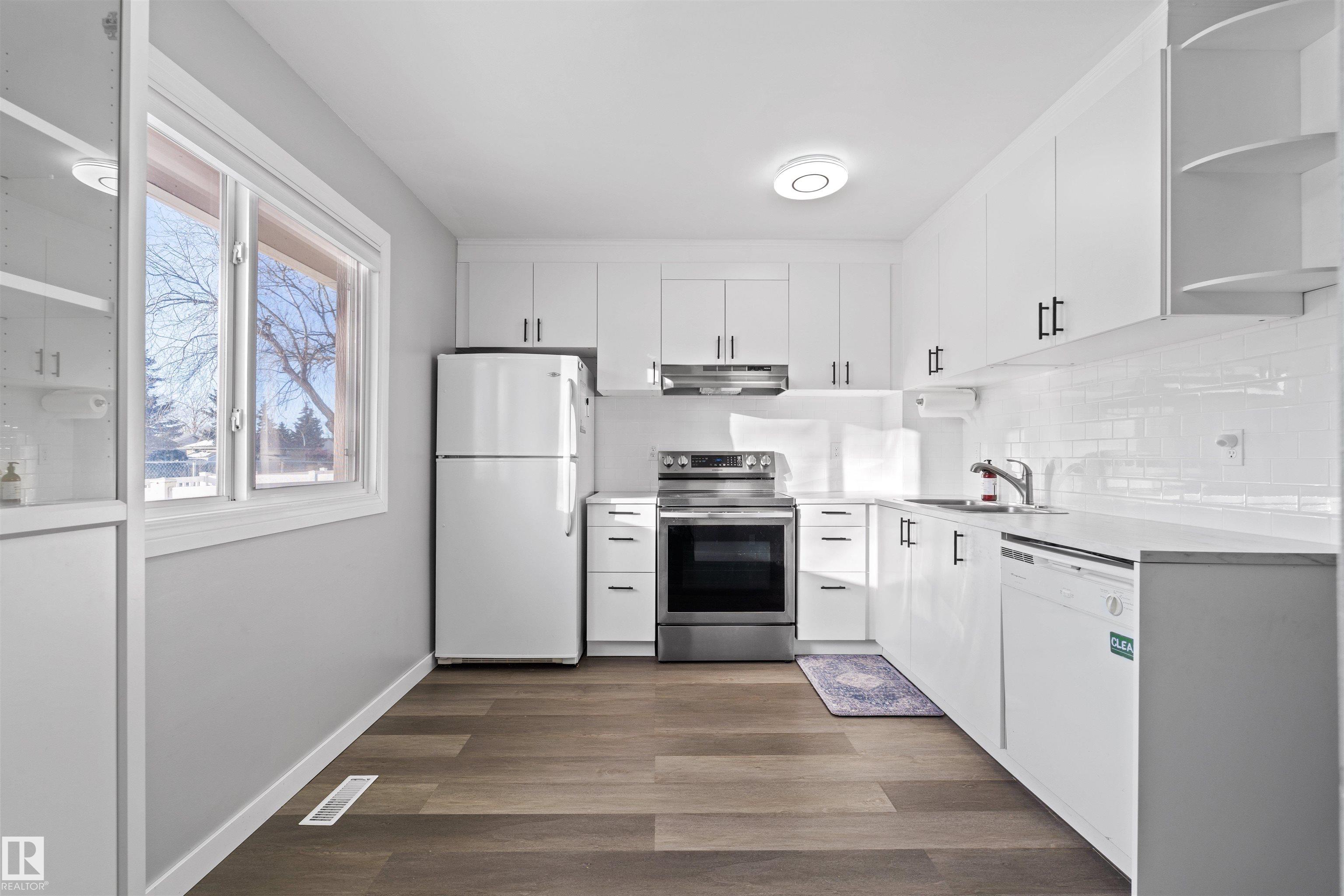 Picture for 4769 35 AV NW