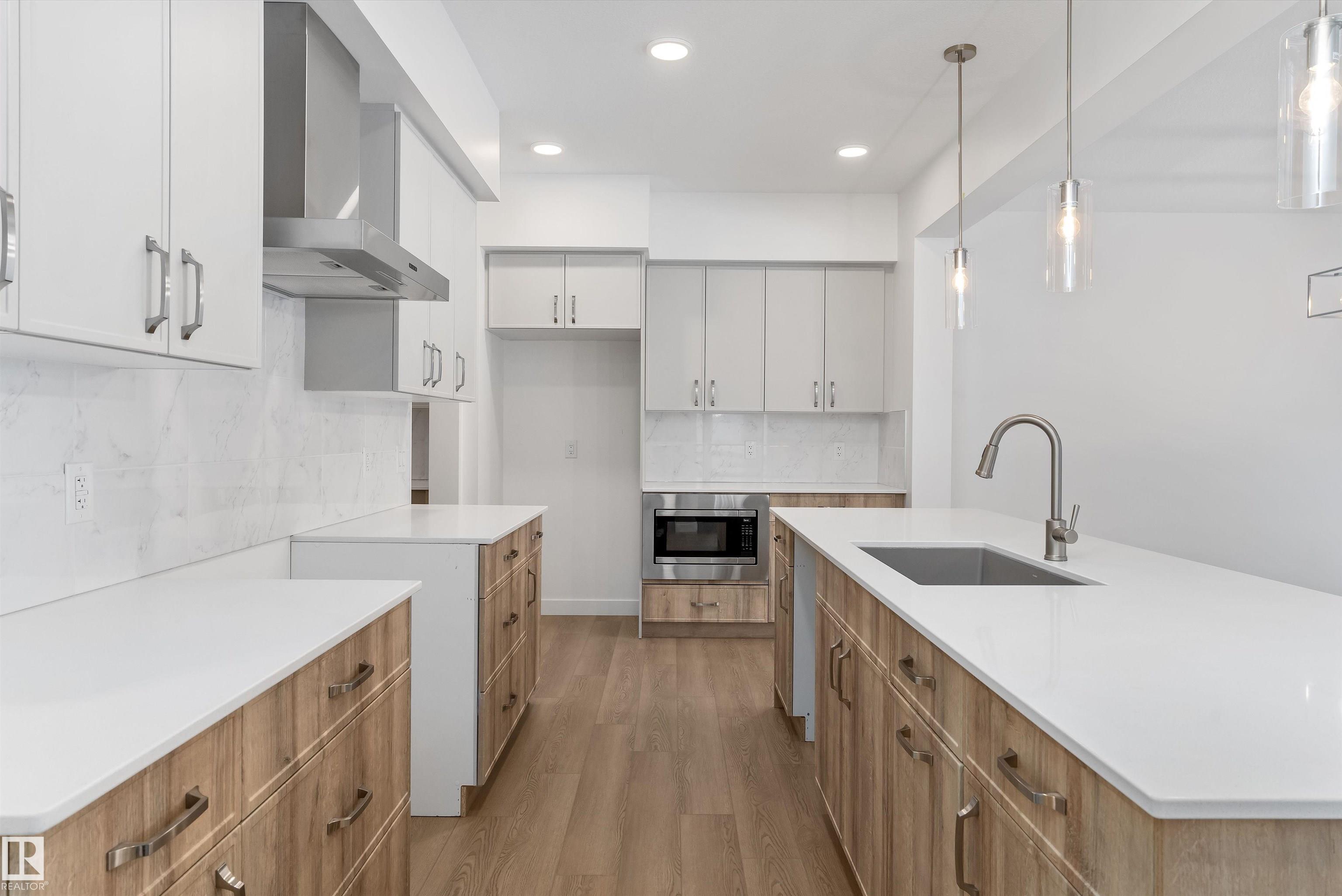 https://zimg.paragon.ice.com/ParagonImages/Property/PM/RAE/225383788/11/0/0/0267c9912e3f21037c6a5b40c29ff32b/1/8a9d61b40f61ca32fb4dafe63dc79c02/225383788-3ebf7dcb-ac64-40aa-865a-6b57b482cf99.JPG