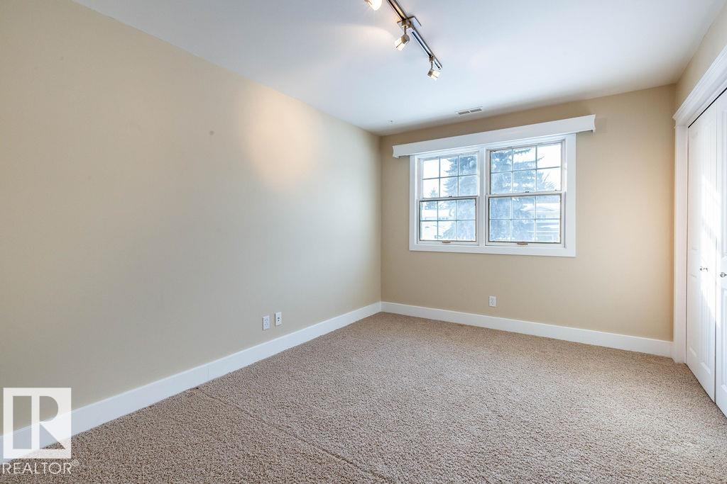https://zimg.paragon.ice.com/ParagonImages/Property/PM/RAE/225383842/30/0/0/3eb993898593473a1b1e573d2339c921/1/a814ff593f0d1b2aea5c7d57b3169b2b/225383842-69cc37c1-6331-4291-827c-f9df3cb4c5e3.JPG