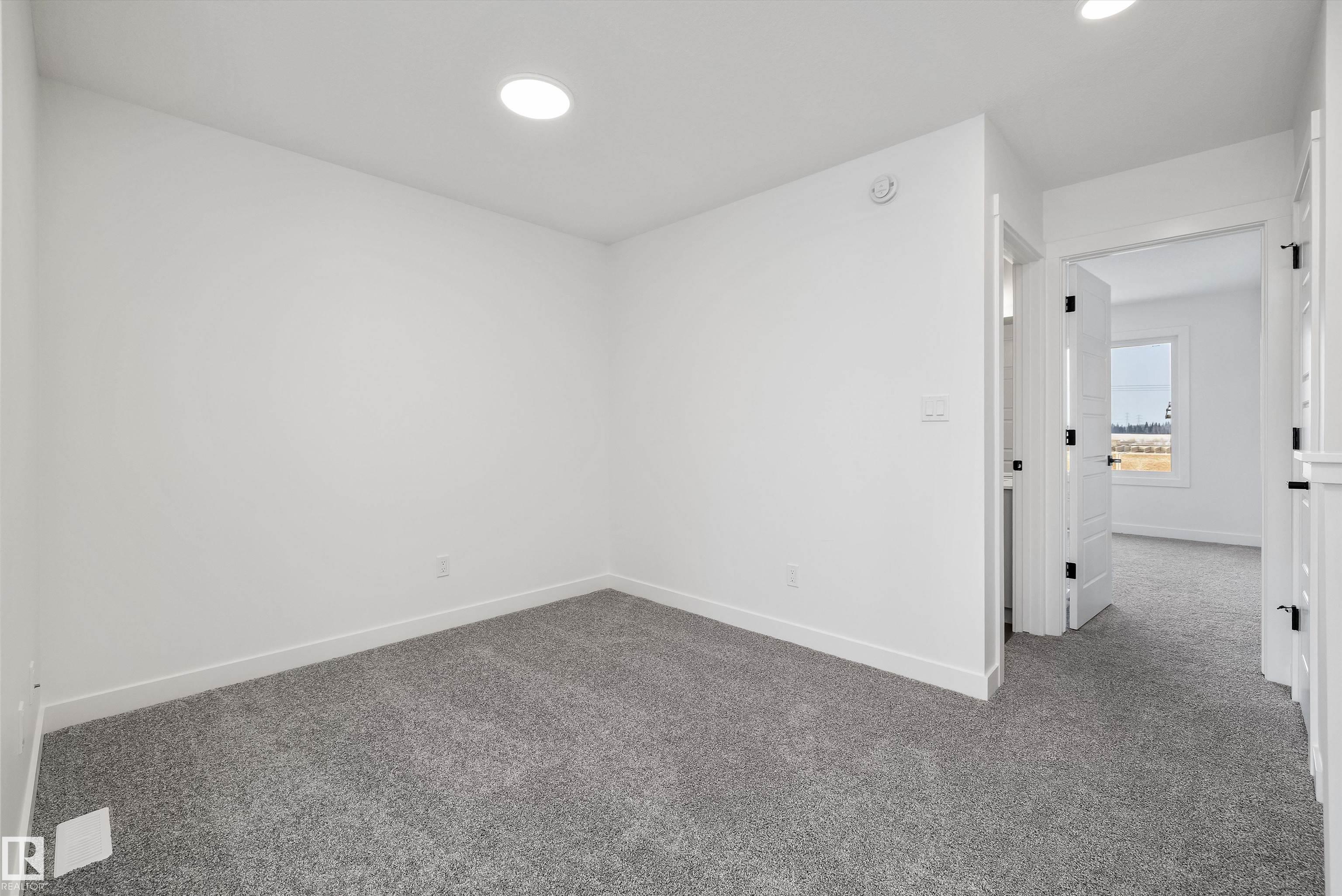 https://zimg.paragon.ice.com/ParagonImages/Property/PM/RAE/225383970/21/0/0/5c4bdb904d902c0fee16d387c17b323d/1/cef79b0d5b2fdc0bd2d47202ef79d2a1/225383970-fbf8899e-a090-467e-b10c-999cf7189708.JPG