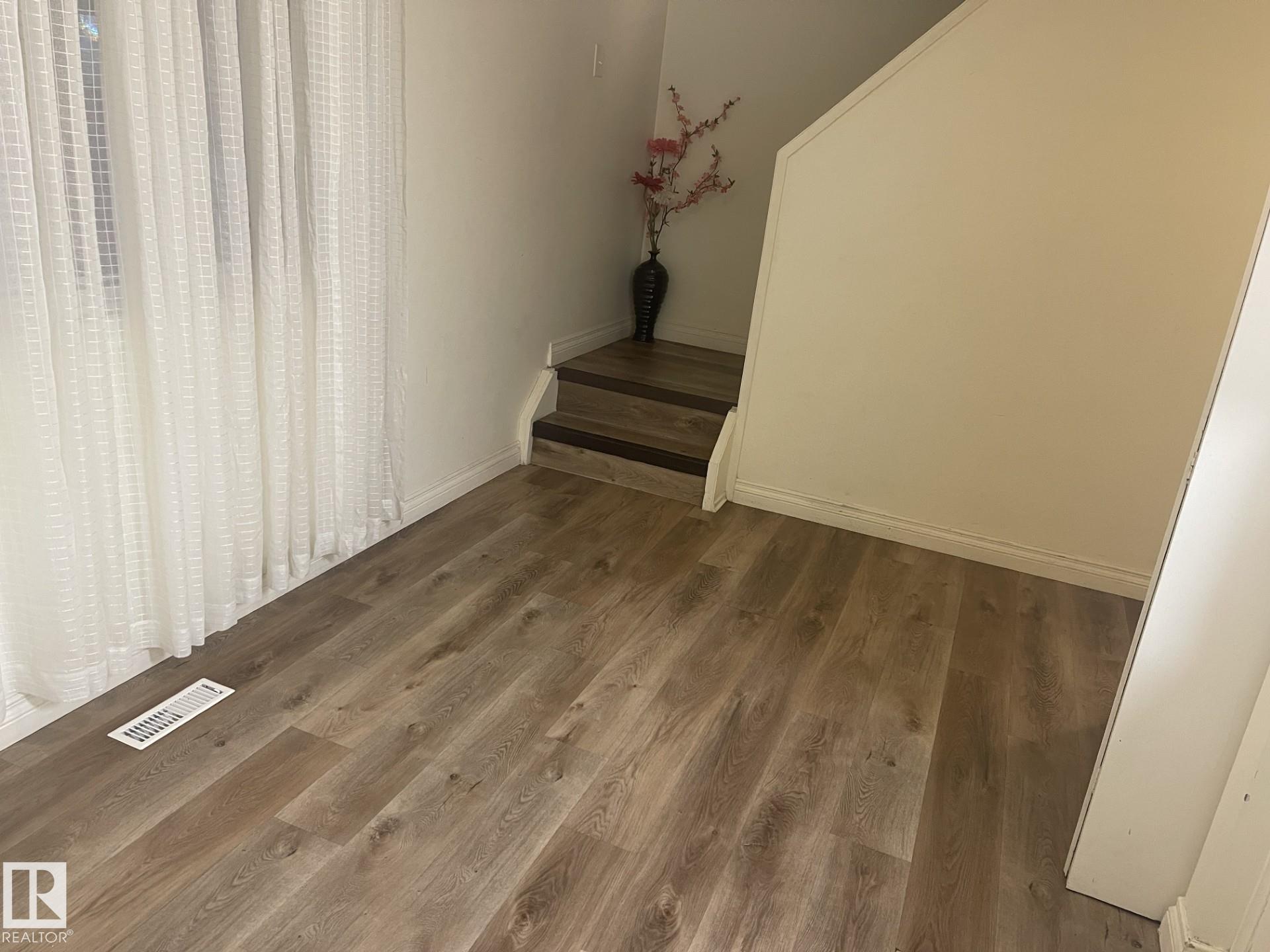 Picture for 107 WOODSTOCK NW