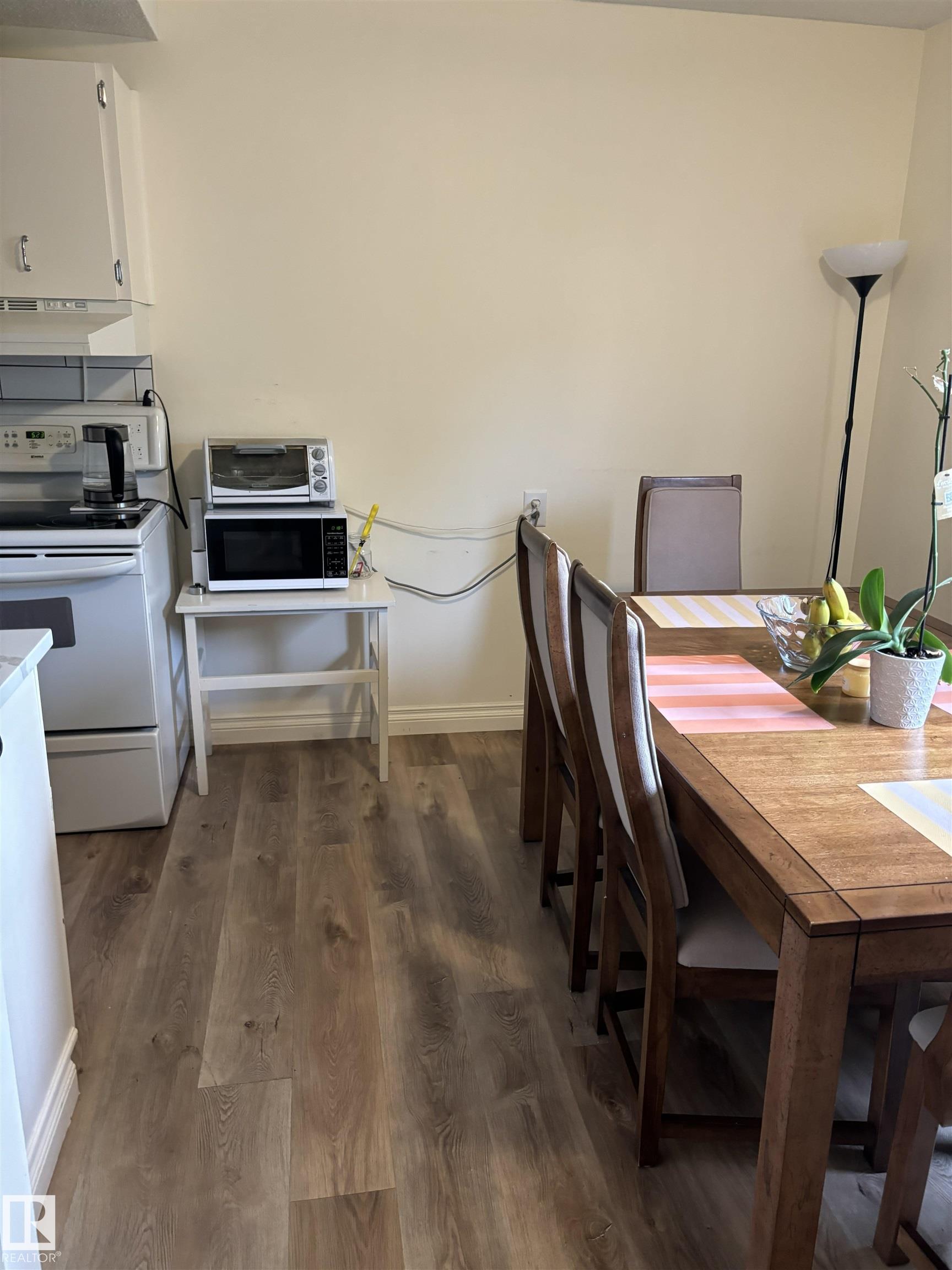 Picture for 107 WOODSTOCK NW