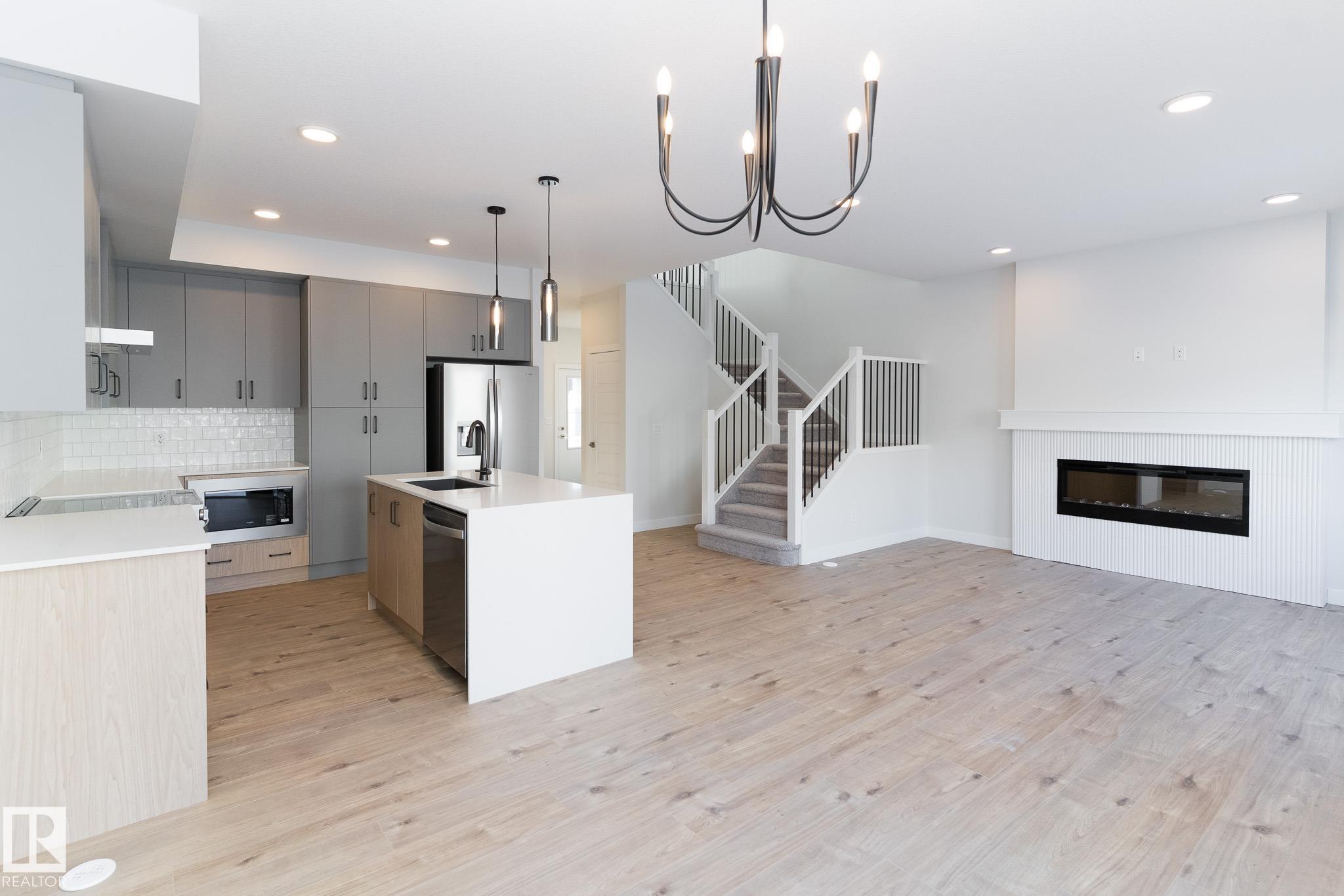 3038 Dixon Landing SW, Desrochers Area, Edmonton 2