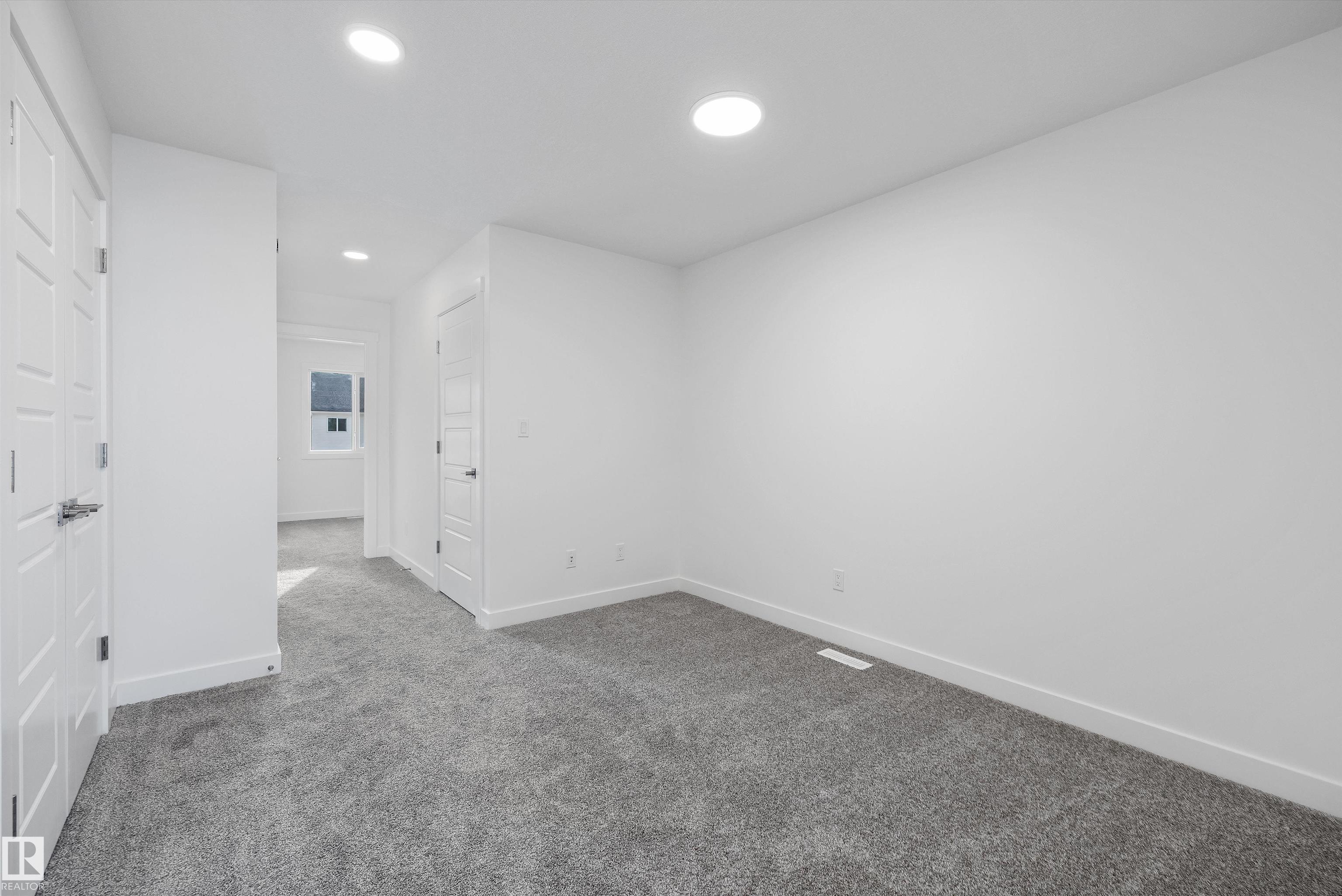 https://zimg.paragon.ice.com/ParagonImages/Property/PM/RAE/225384079/22/0/0/05a6bc9f04946c83b8af24970d50607f/1/02ce8ccb89143866be5a1d778ee9b900/225384079-24cf6340-cf60-4fba-9039-bd45a3cceb1b.JPG