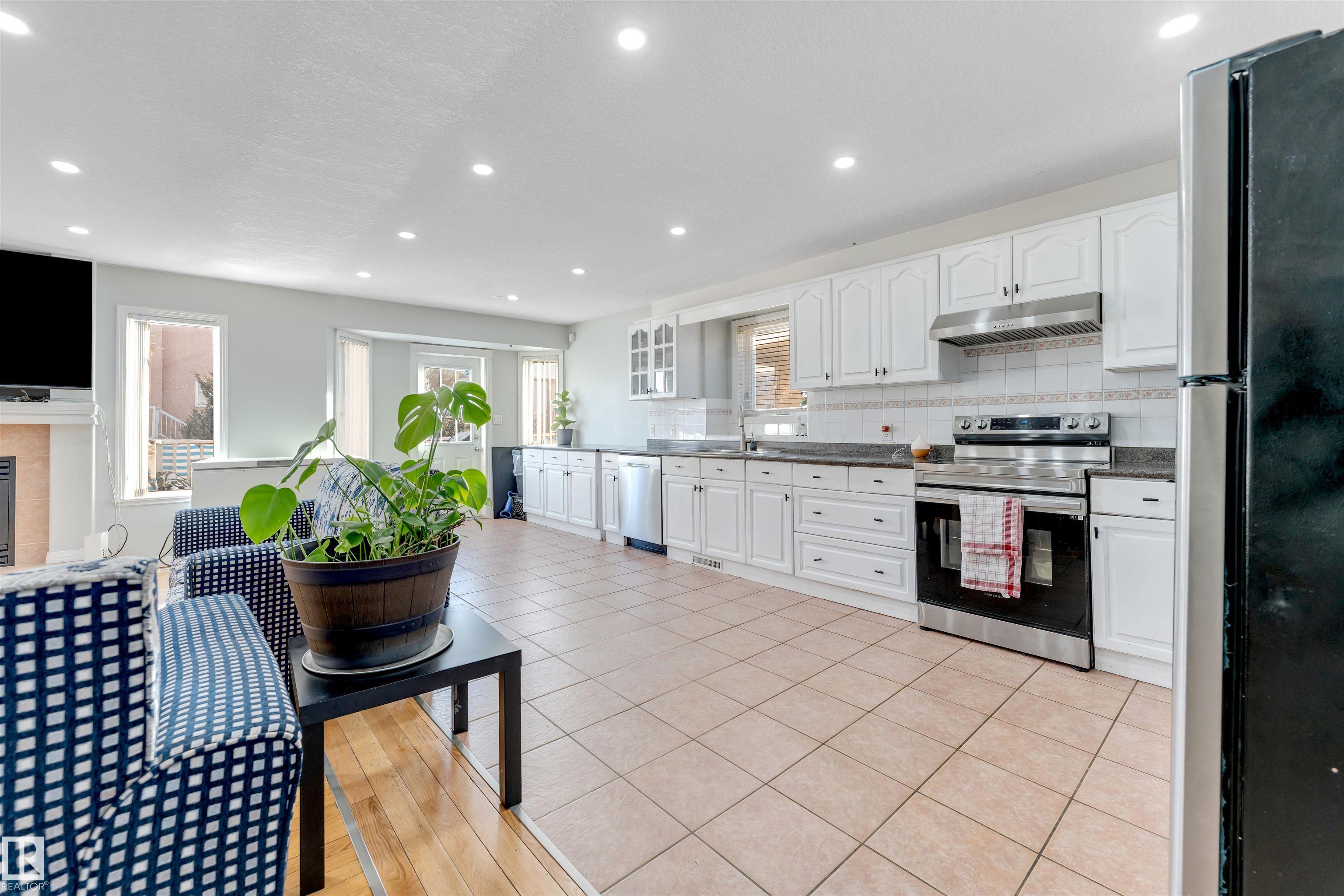 Photo 22 at 3139 34b Avenue NW, Wild Rose, Edmonton