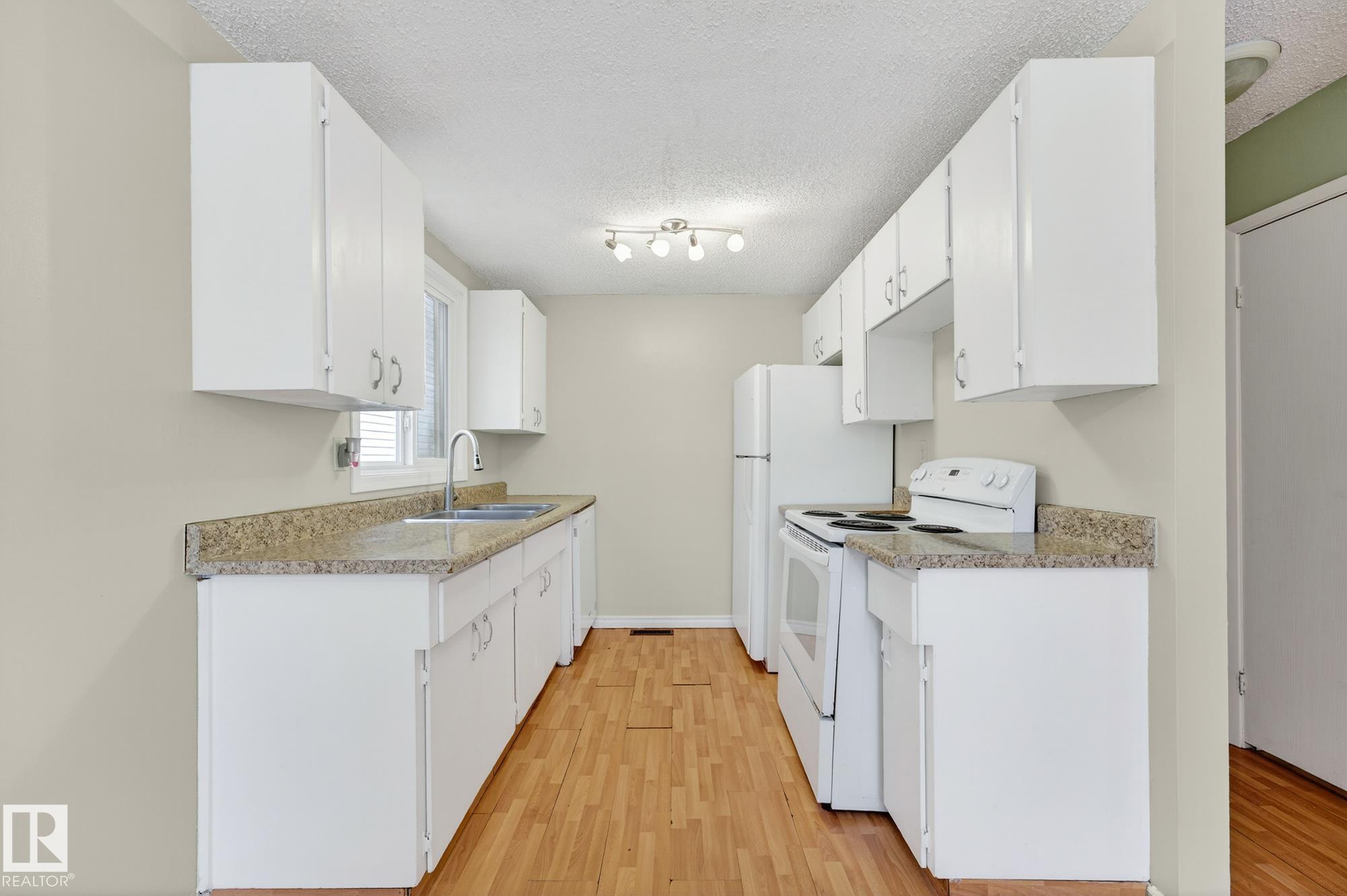 Photo 7 at 6605 180 Street NW, Ormsby Place, Edmonton