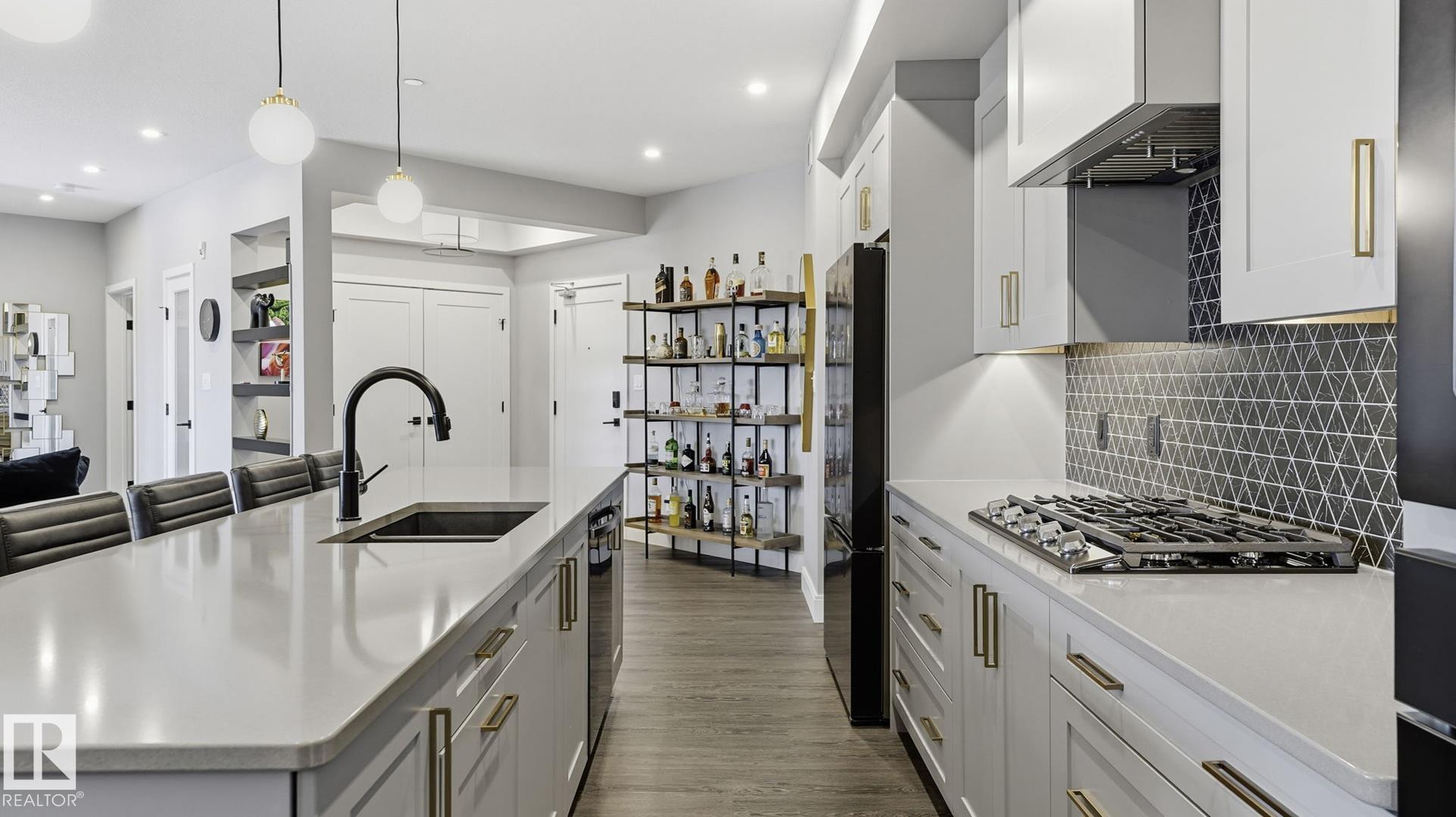 https://zimg.paragon.ice.com/ParagonImages/Property/PM/RAE/225384128/7/0/0/b2d75e114ec2c1f9b673533914ab8965/1/1668cbf1cfc3c6b80a43b10ca3c221bb/225384128-adf6cbeb-80b7-455f-9d68-a337f9409df8.JPG