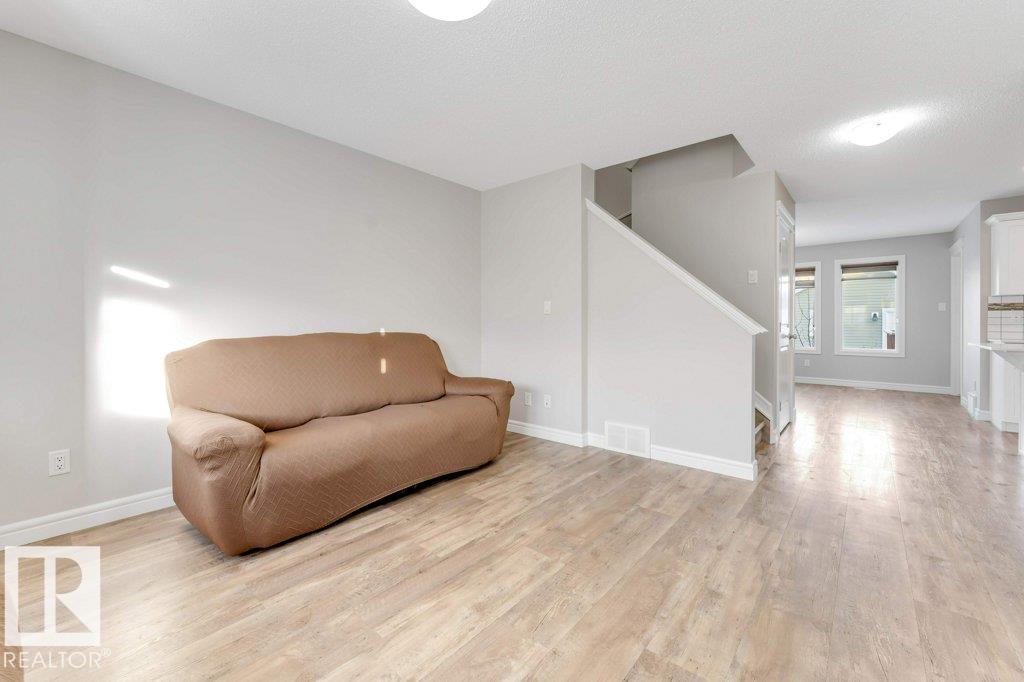 Photo 7 at 1423 24 Street NW, Laurel, Edmonton