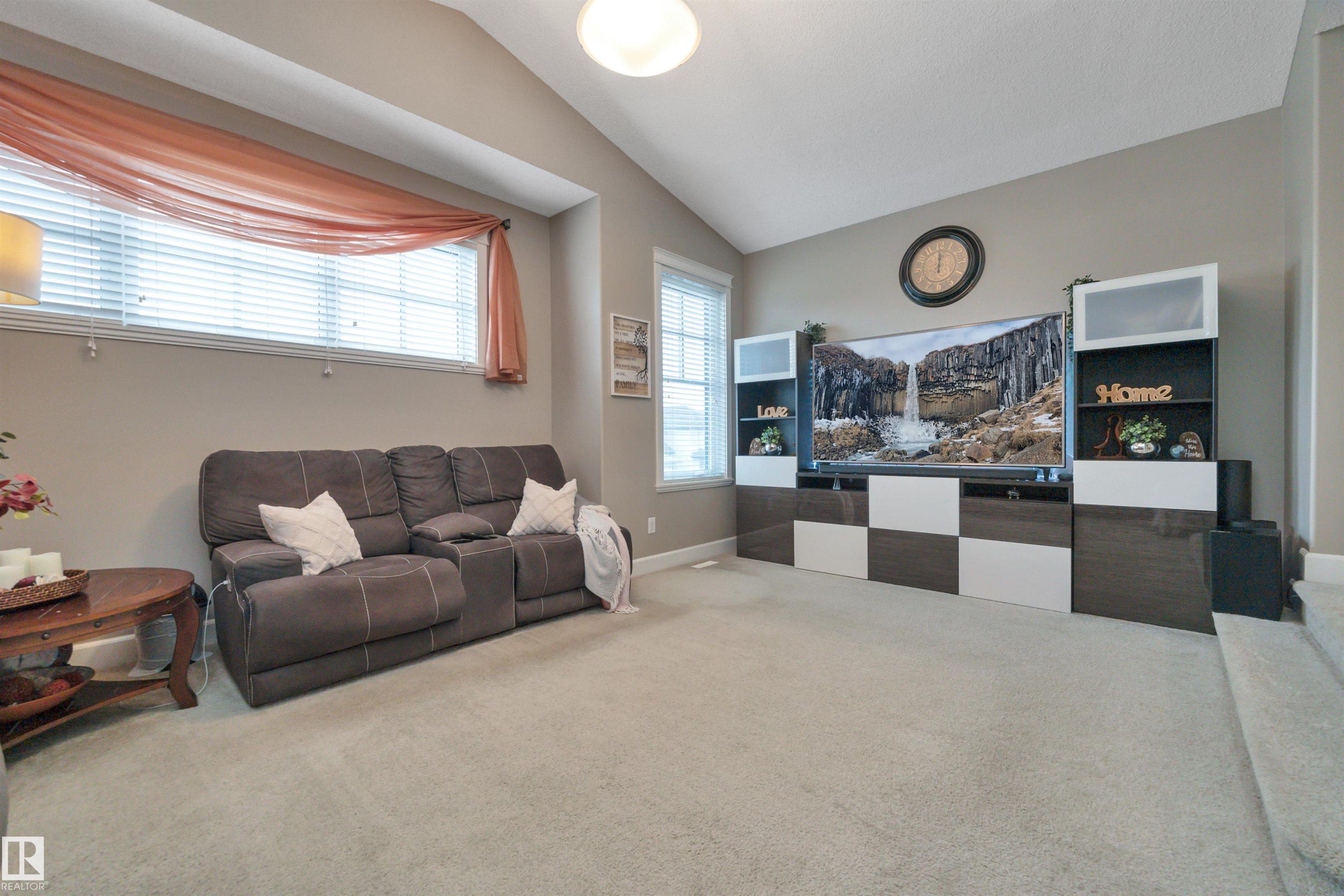 https://zimg.paragon.ice.com/ParagonImages/Property/PM/RAE/225384158/45/0/0/e66e4bce17e54ce90047f224ba6da6c6/1/7177541d32c6bd47e083cc21d5905cd2/225384158-72f19a1a-2e37-42cd-a2b8-d04160b5ddb1.JPG